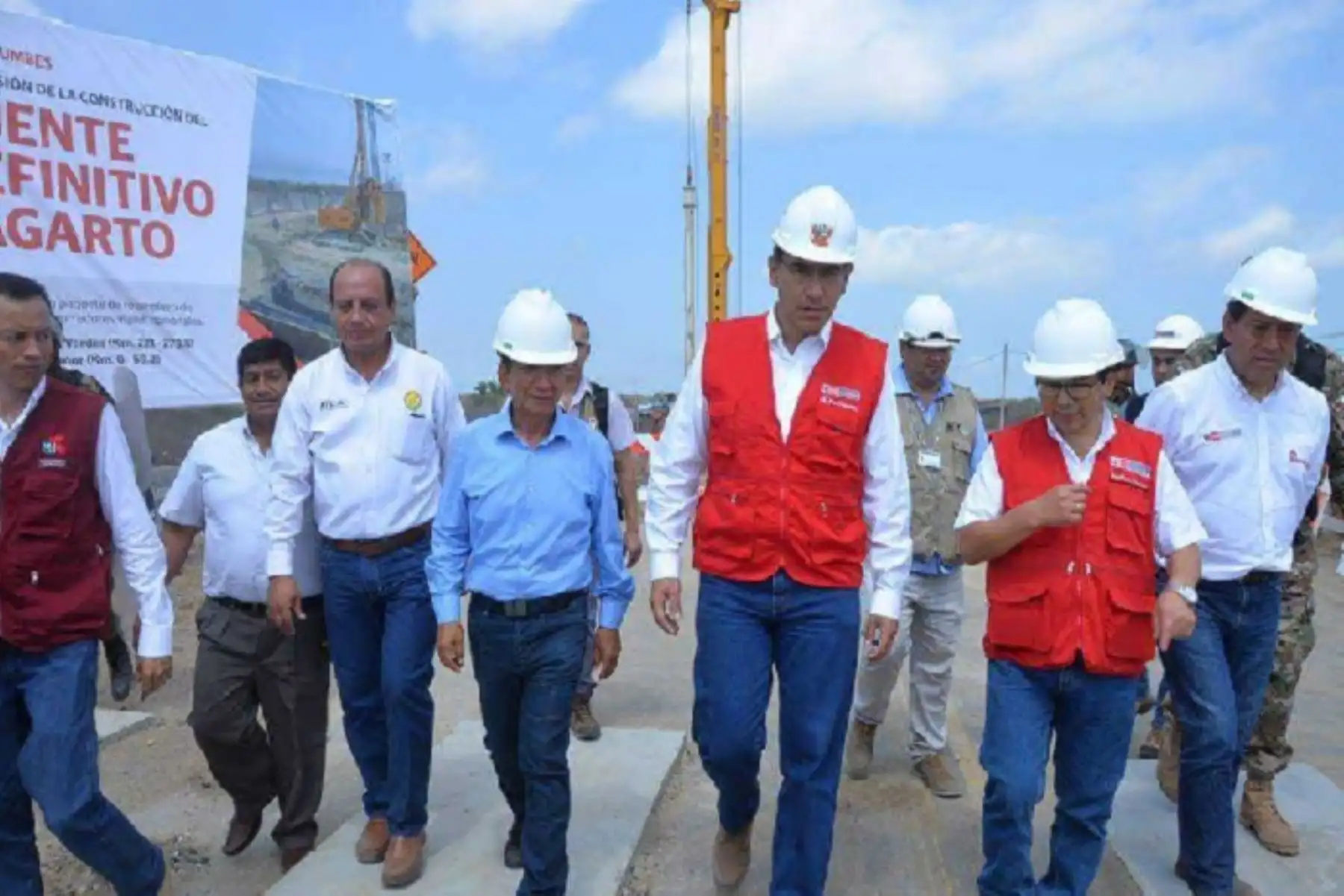 El gobernador regional de Tumbes, Ricardo Flores Dioses, se mostró a favor de la cuestión de confianza planteada por el presidente de la República, Martín Vizcarra, a fin de aprobar los proyectos de ley sobre la reforma judicial y política.