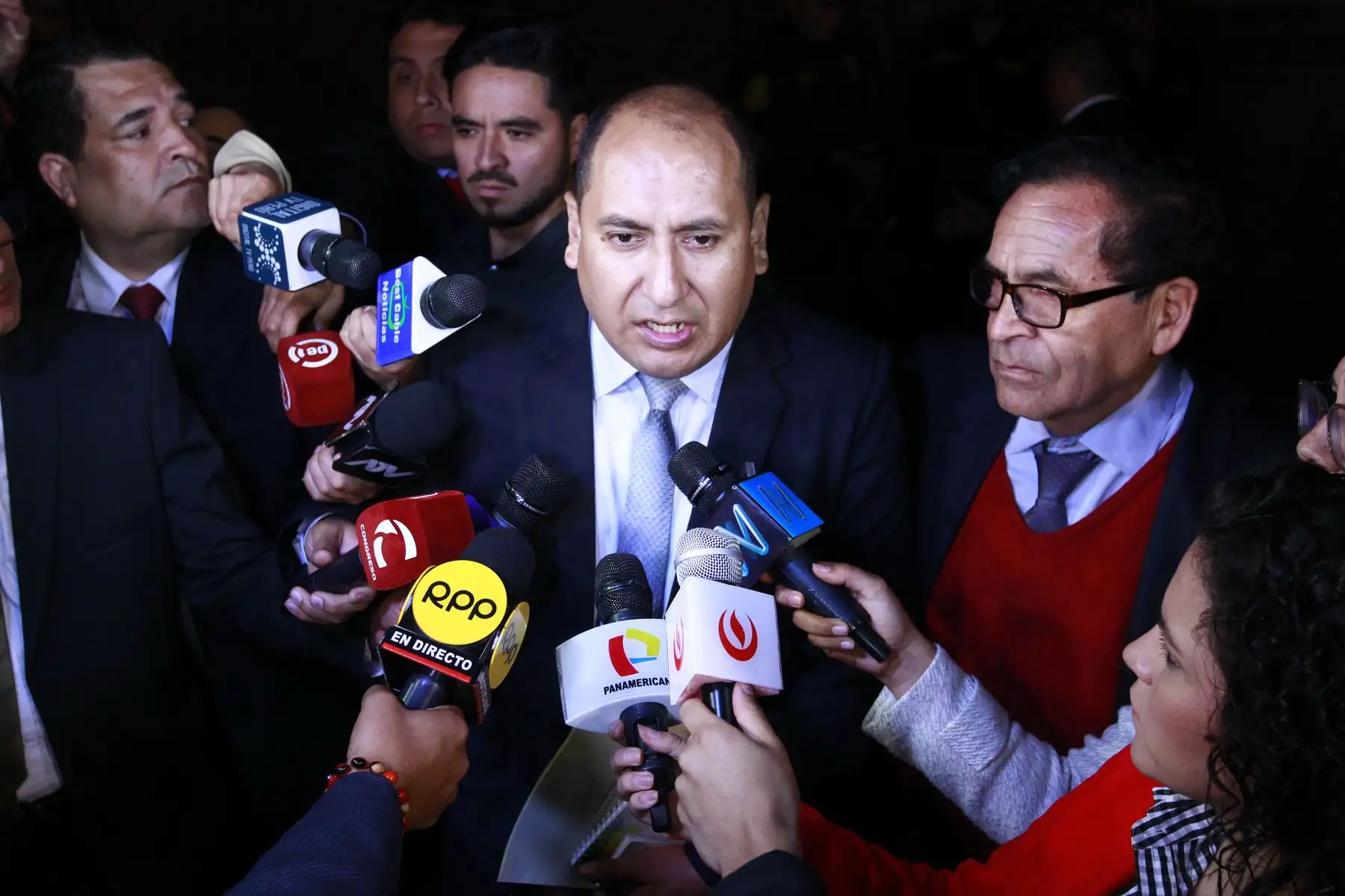 Congresistas Richard Arce y Alberto Quintanilla , voceros de la bancada de Fuerza Popular a su salida de palacio de gobierno tras reunirse con el presidente de la República Martín Vizcarra. 
Foto: ANDINA/Eddy Ramos