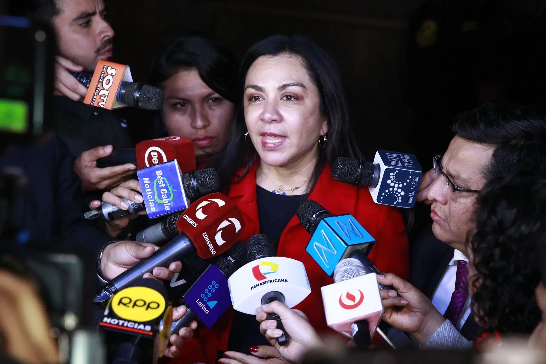 Congresista Marisol Espinoza , vocera de la bancada Alianza para el Progreso, a su salida de palacio de gobierno tras reunirse con el presidente de la República Martín Vizcarra. 
Foto: ANDINA/Eddy Ramos