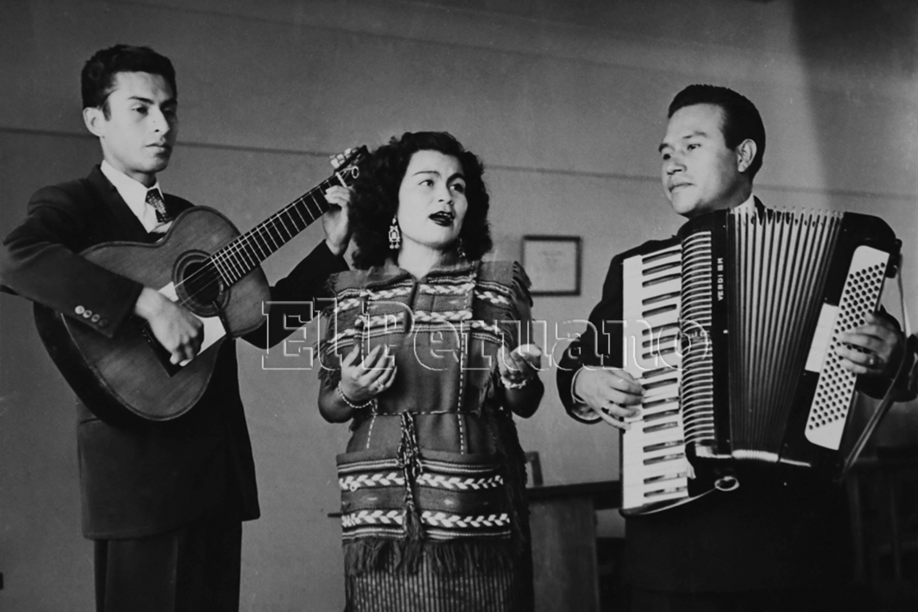 Carmencita Lara y Víctor Lara (1955). Foto: Archivo Histórico de EL PERUANO.