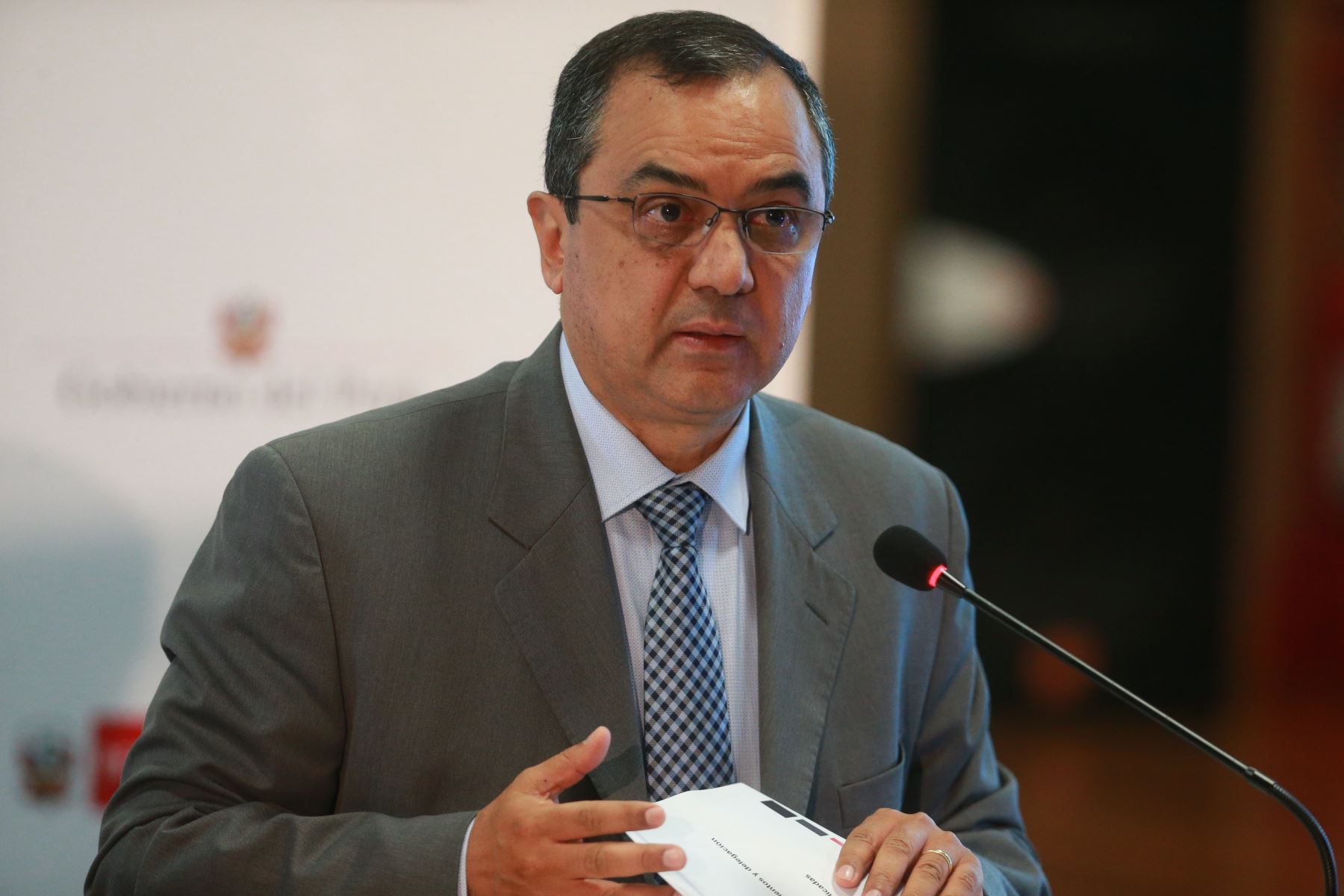 Ministro de Economía y Finanzas, Carlos Oliva. ANDINA/Vidal Tarqui