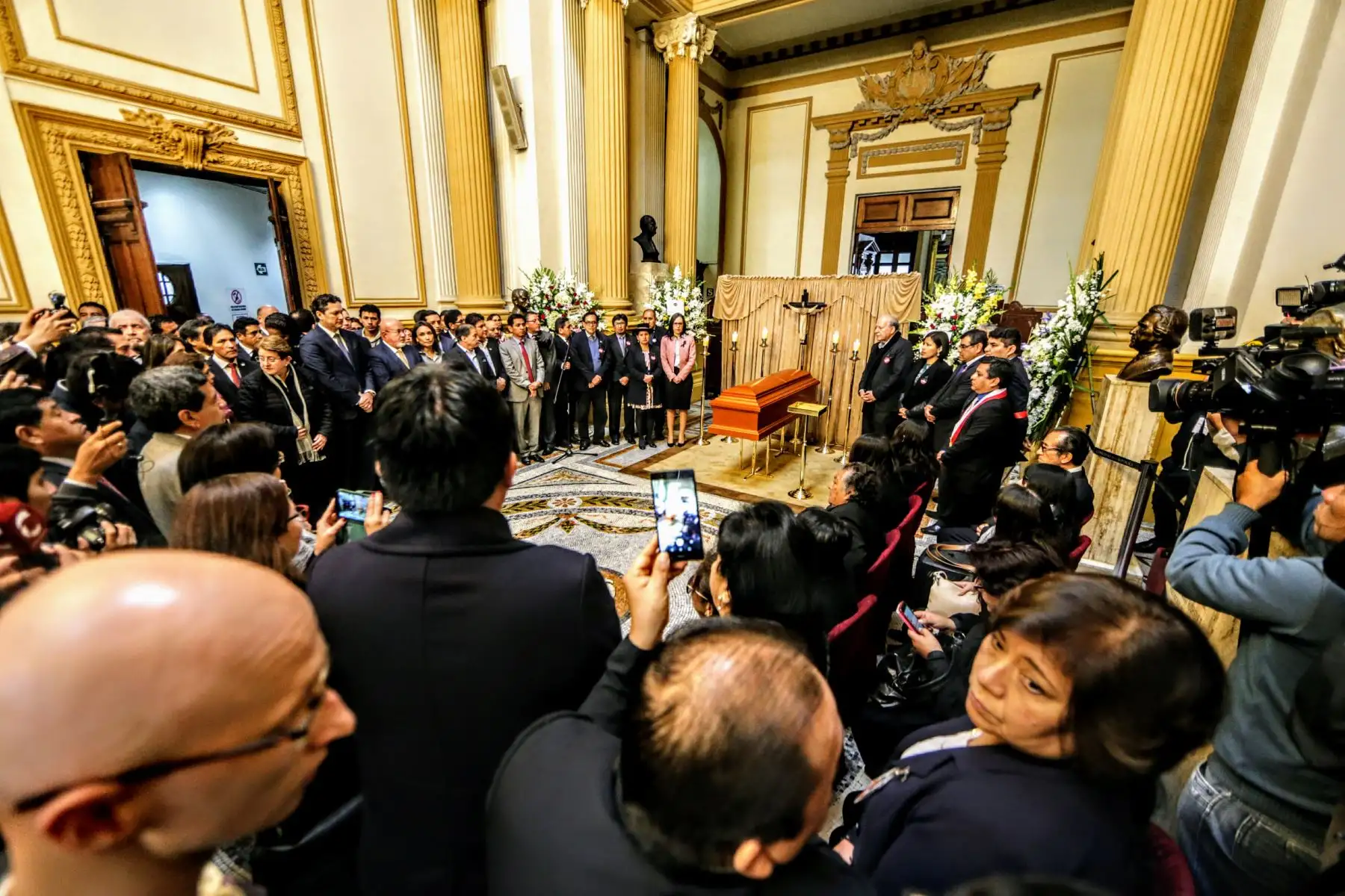 Congreso de la República rinde homenaje al fallecido legislador Mario Canzio. Foto: ANDINA/Luis Iparraguirre.