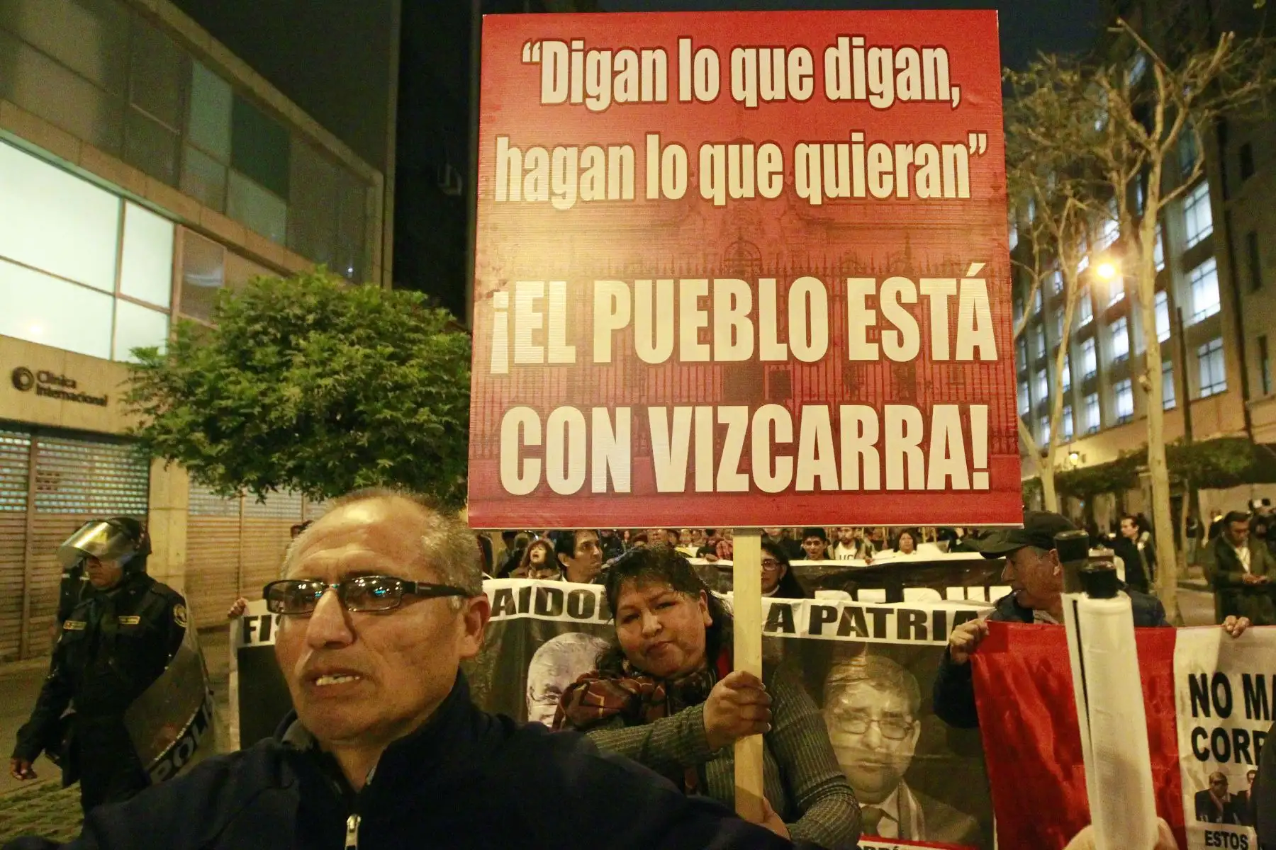 Ciudadanos participaron en marcha de respaldo al pedido de cuestión de confianza al Congreso. Foto: ANDINA/Eddy Ramos