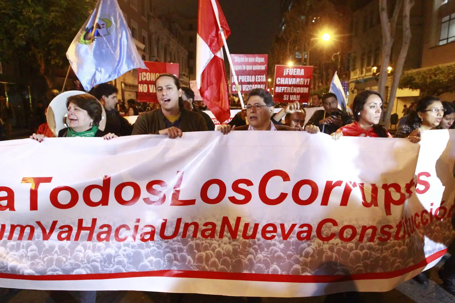 Ciudadanos participaron en marcha de respaldo al pedido de cuestión de confianza al Congreso. Foto: ANDINA/Eddy Ramos