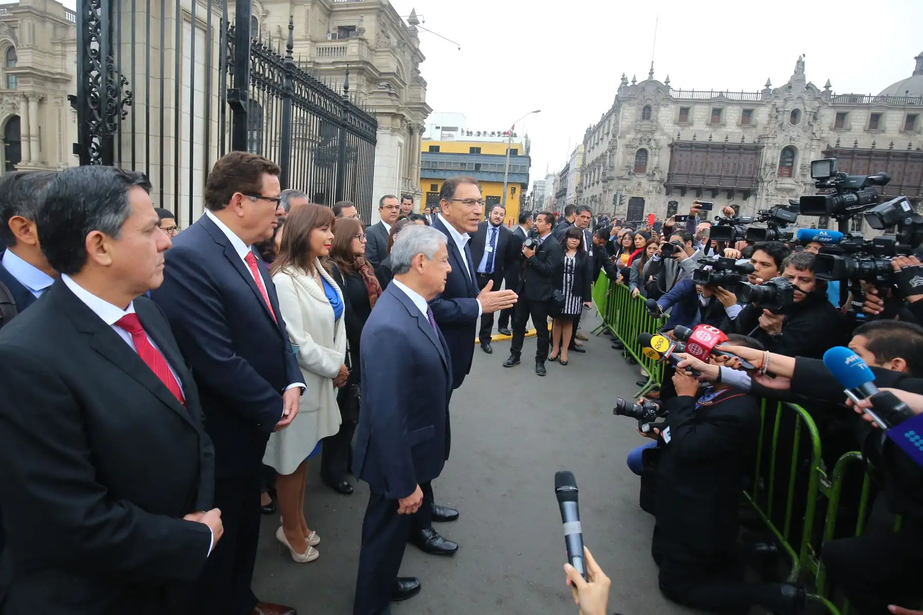 President de la República, Martin Vizcarra, emite pronunciamiento, antes de la presentación del Gabinete Ministerial en el Congreso para plantear la cuestión de confianza. Foto: ANDINA/Prensa Presidencia/Juan Carlos Guzman