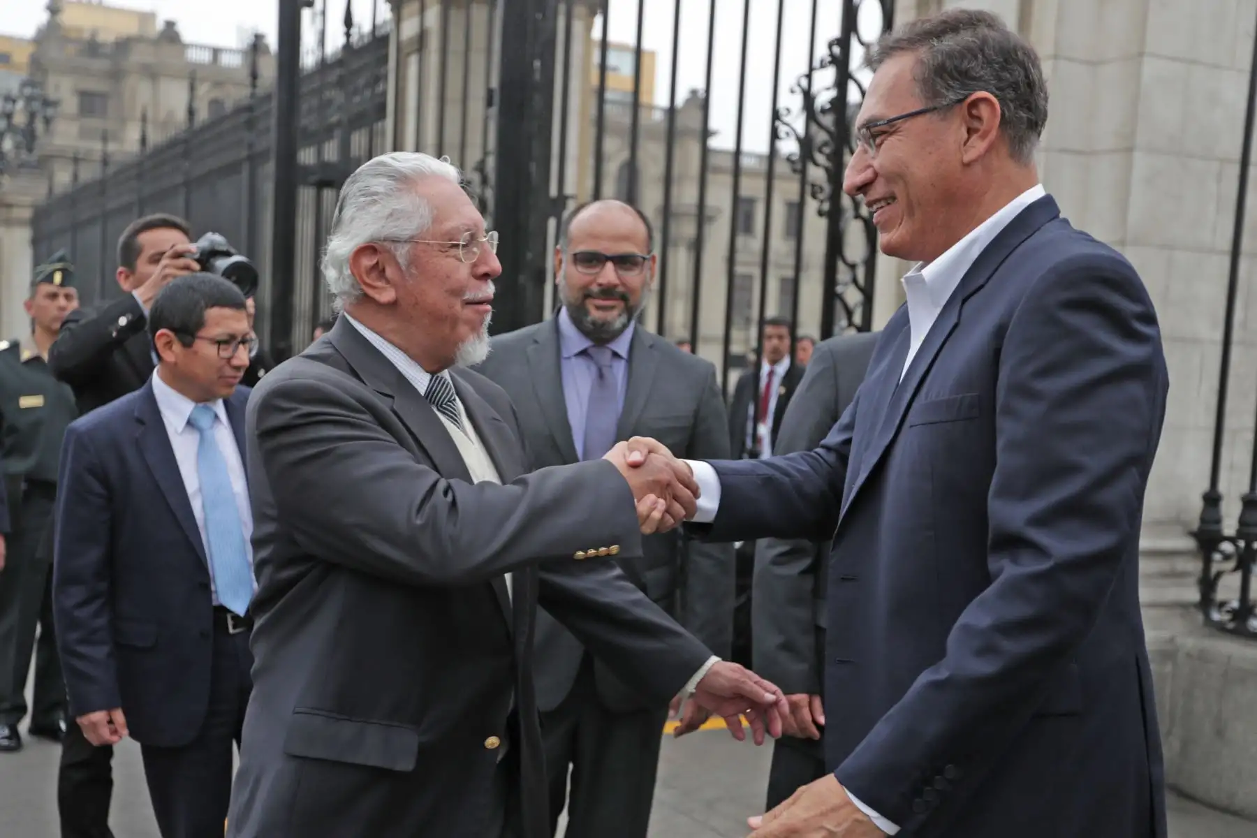 President de la República, Martin Vizcarra, emite pronunciamiento, antes de la presentación del Gabinete Ministerial en el Congreso para plantear la cuestión de confianza. Foto: ANDINA/Prensa Presidencia/Carlos Lezama