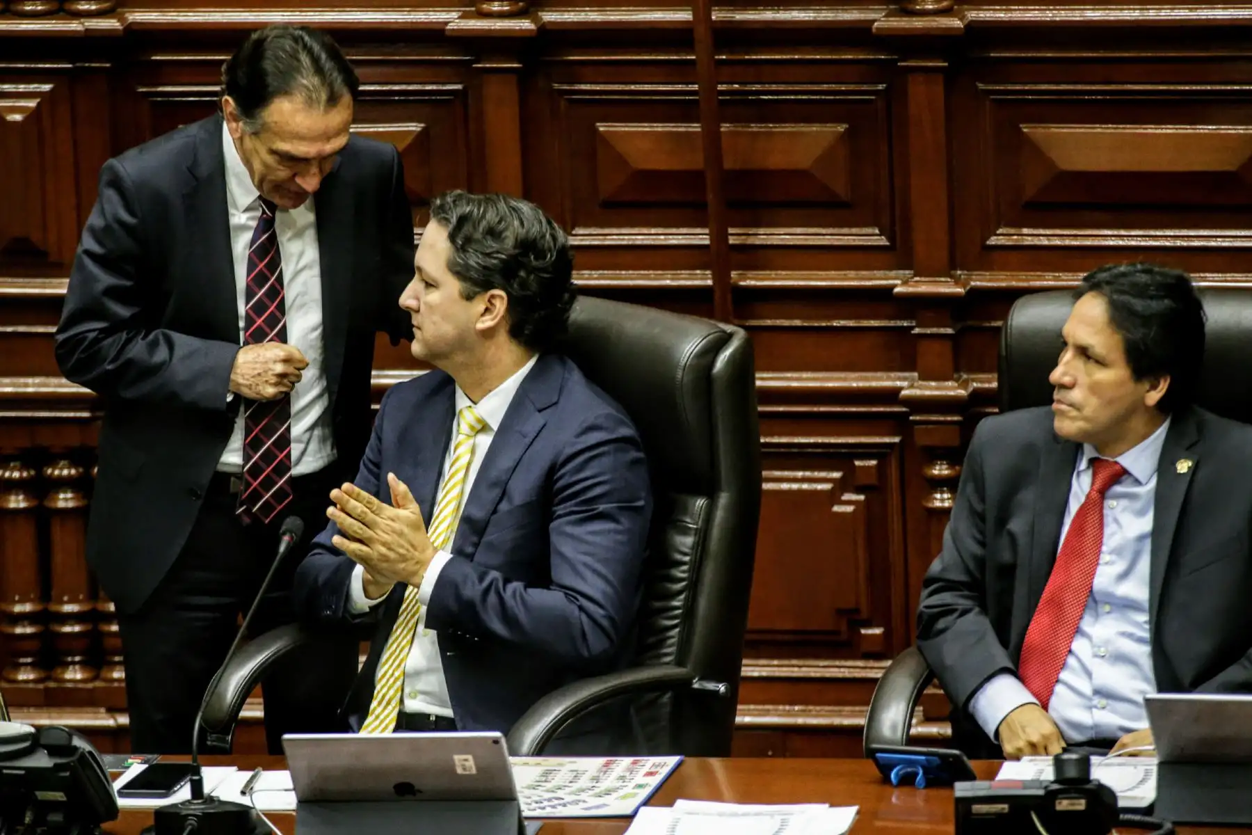 Presidente del Consejo de Ministros, César Villanueva, sustenta la cuestión de confianza en el Congreso de la República. Foto: ANDINA/Luis Iparraguirre