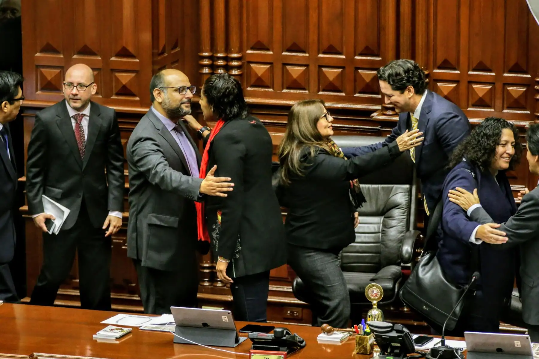 Presidente del Consejo de Ministros, César Villanueva, sustenta la cuestión de confianza en el Congreso de la República. Foto: ANDINA/Luis Iparraguirre