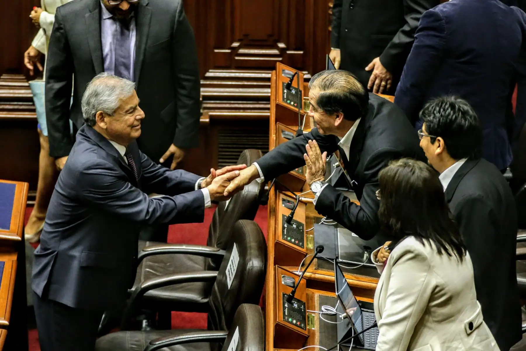 Presidente del Consejo de Ministros, César Villanueva, sustenta la cuestión de confianza en el Congreso de la República. Foto: ANDINA/Luis Iparraguirre