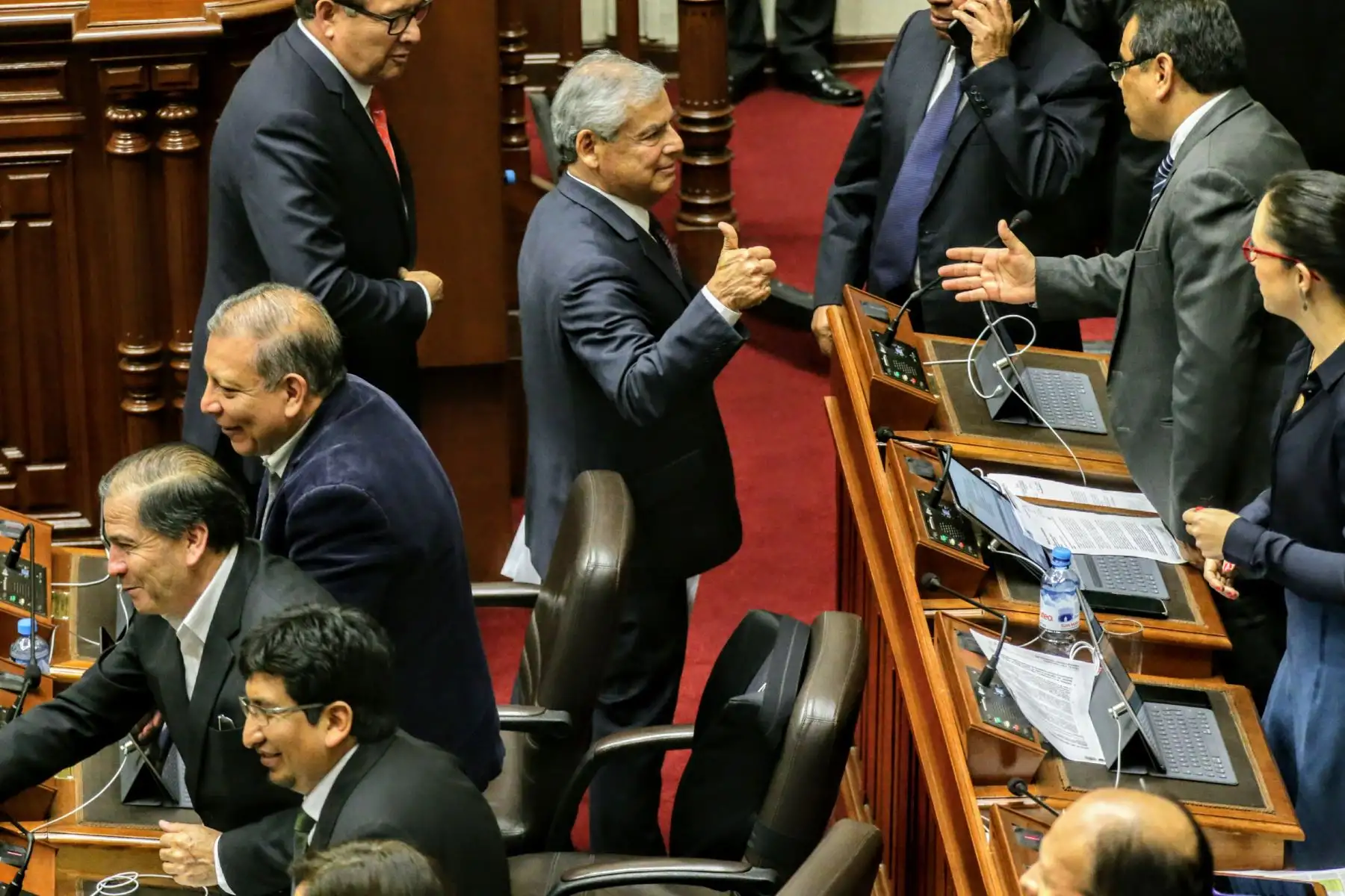 Presidente del Consejo de Ministros, César Villanueva, sustenta la cuestión de confianza en el Congreso de la República. Foto: ANDINA/Luis Iparraguirre