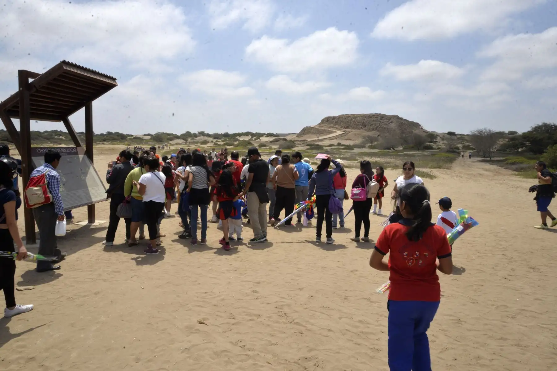 En estos nueve años se han propuesto el desafío de incrementar las visitas al complejo arqueológico. Para tal efecto, la dirección del museo, a cargo del arqueólogo Marco Fernández Manayalle, gestiona ante el gobierno regional la construcción de la carretera Lambayeque-Chotuna-Distrito de San José, proyecto que se encuentra en espera de presupuesto, pues cuenta con los estudios definitivos. Foto: ANDINA/Difusión