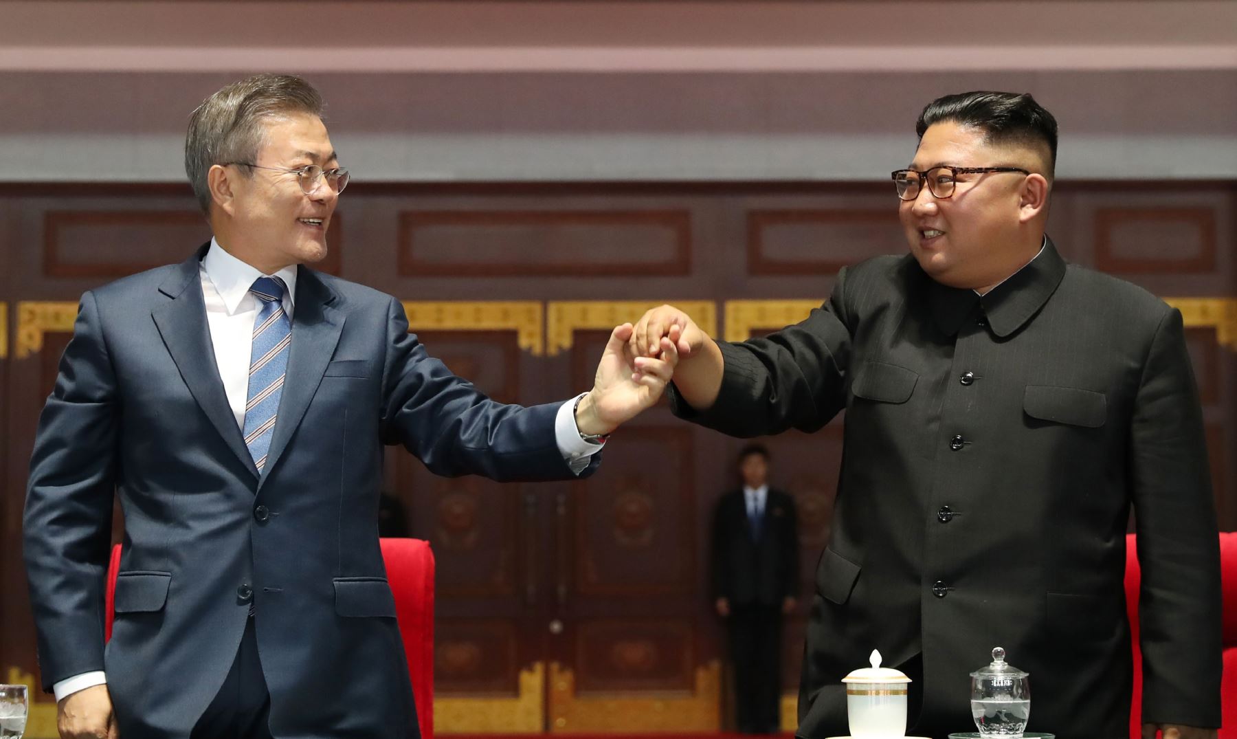 El líder norcoreano Kim Jong Un y el presidente surcoreano Moon Jae-in  Foto: AFP