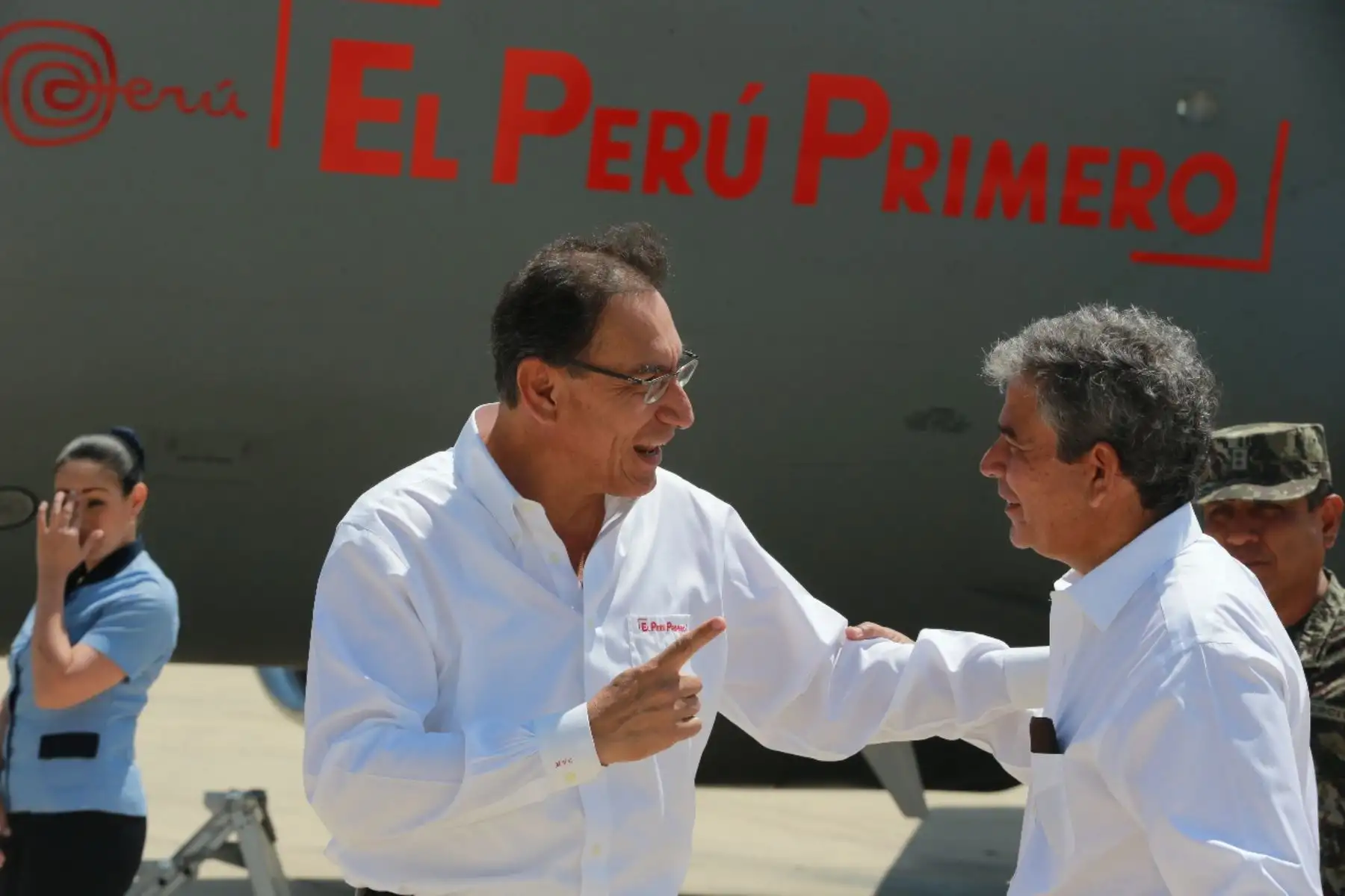 El presidente Martín Vizcarra, junto al director de la Autoridad para la Reconstrucción con Cambios, Edgar Quispe, entrega las obras de rehabilitación de la av. Sánchez Cerro principal vía de la ciudad de Piura. Foto: ANDINA/Prensa Presidencia/Andrés Valle