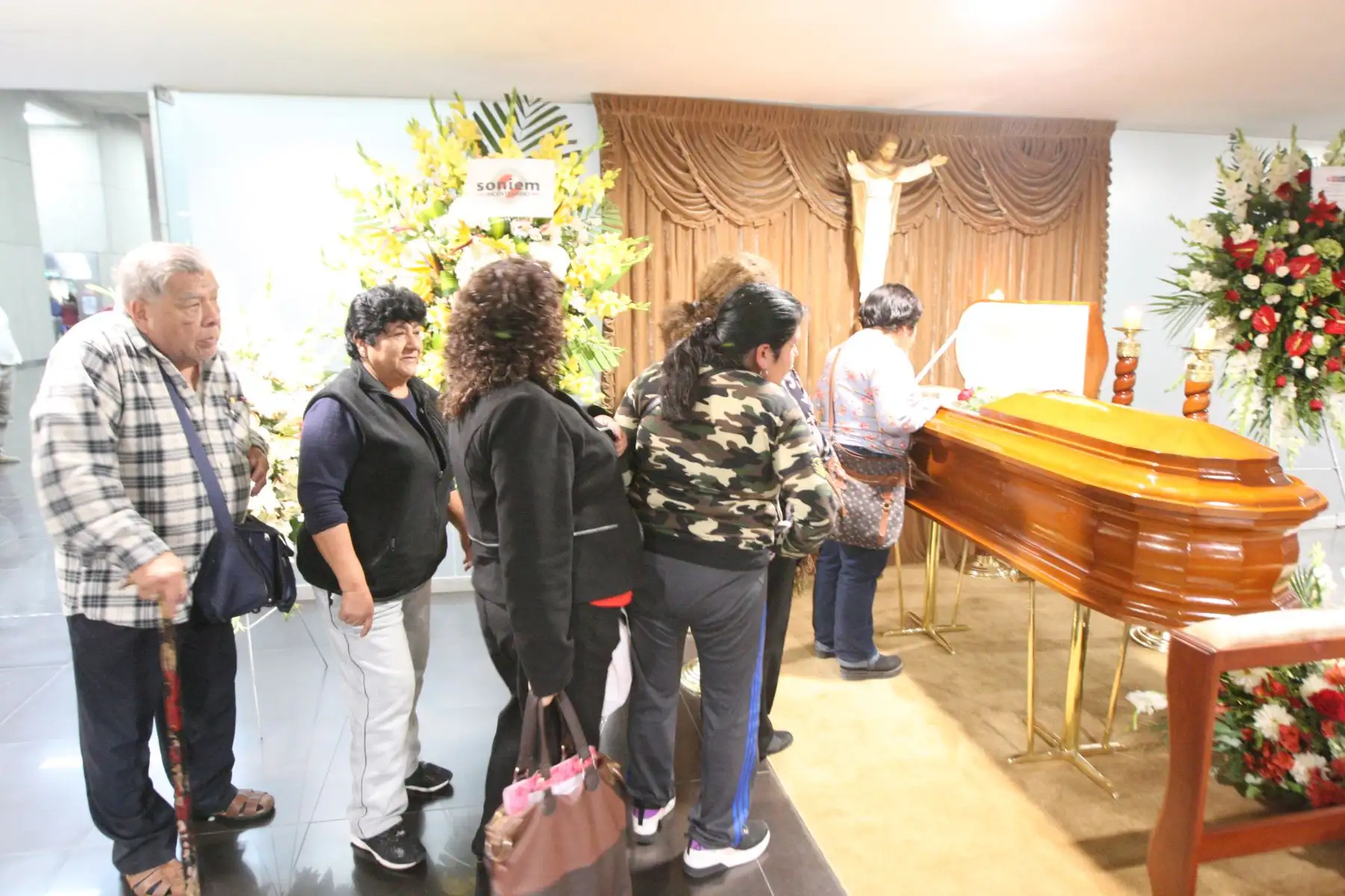 Cientos de peruanos acuden al velatorio de cantante criolla  Carmencita Lara, en el Museo de la Naciòn. Foto: ANDINA/Héctor Vinces.