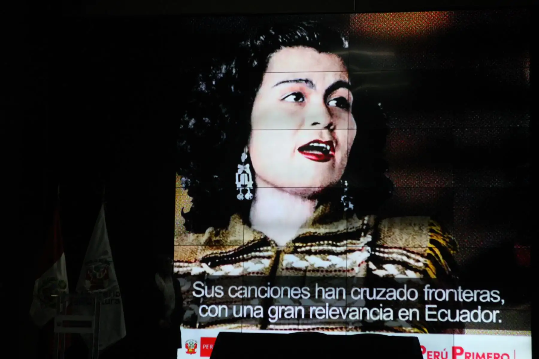 Carmencita Lara, intérprete de valses, huainos, marineras, polcas y pasillos, es considerada por muchos peruanos referente de la música perfecta para olvidar las penas. Foto: ANDINA/Héctor Vinces.