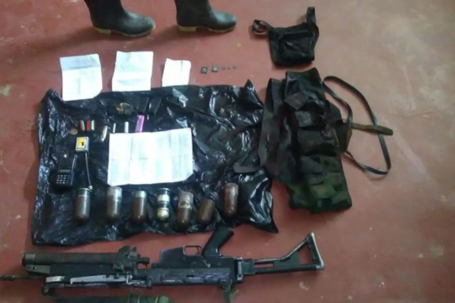 Durante operación en el Vraem se incautó un fusil de largo alcance con acoplamiento de lanza granada de 40 milímetros con su respectiva cacerina, seis granadas.