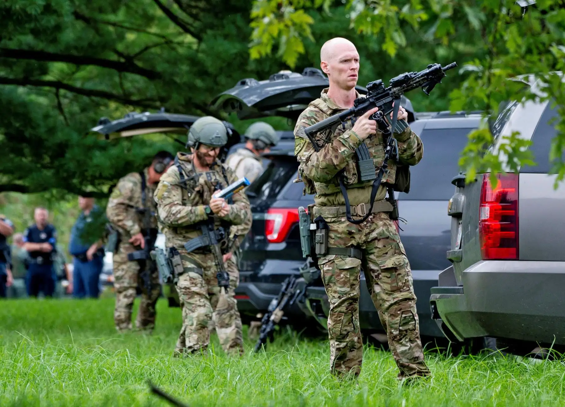 Agentes del FBI permanecen en el lugar donde se produjo un tiroteo en el condado de Harford (Maryland, EE.UU), hoy, 20 de septiembre de 2018. Al menos tres personas murieron y dos resultaron heridas en el ataque. EFE