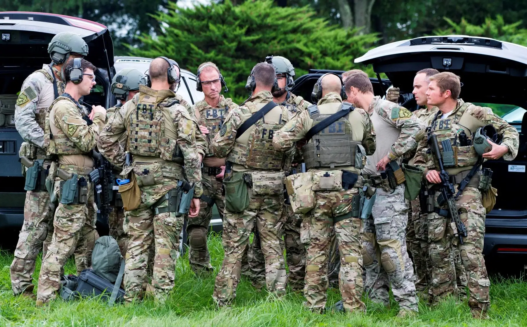 Agentes del FBI permanecen en el lugar donde se produjo un tiroteo en el condado de Harford (Maryland, EE.UU), hoy, 20 de septiembre de 2018. Al menos tres personas murieron y dos resultaron heridas en el ataque. EFE