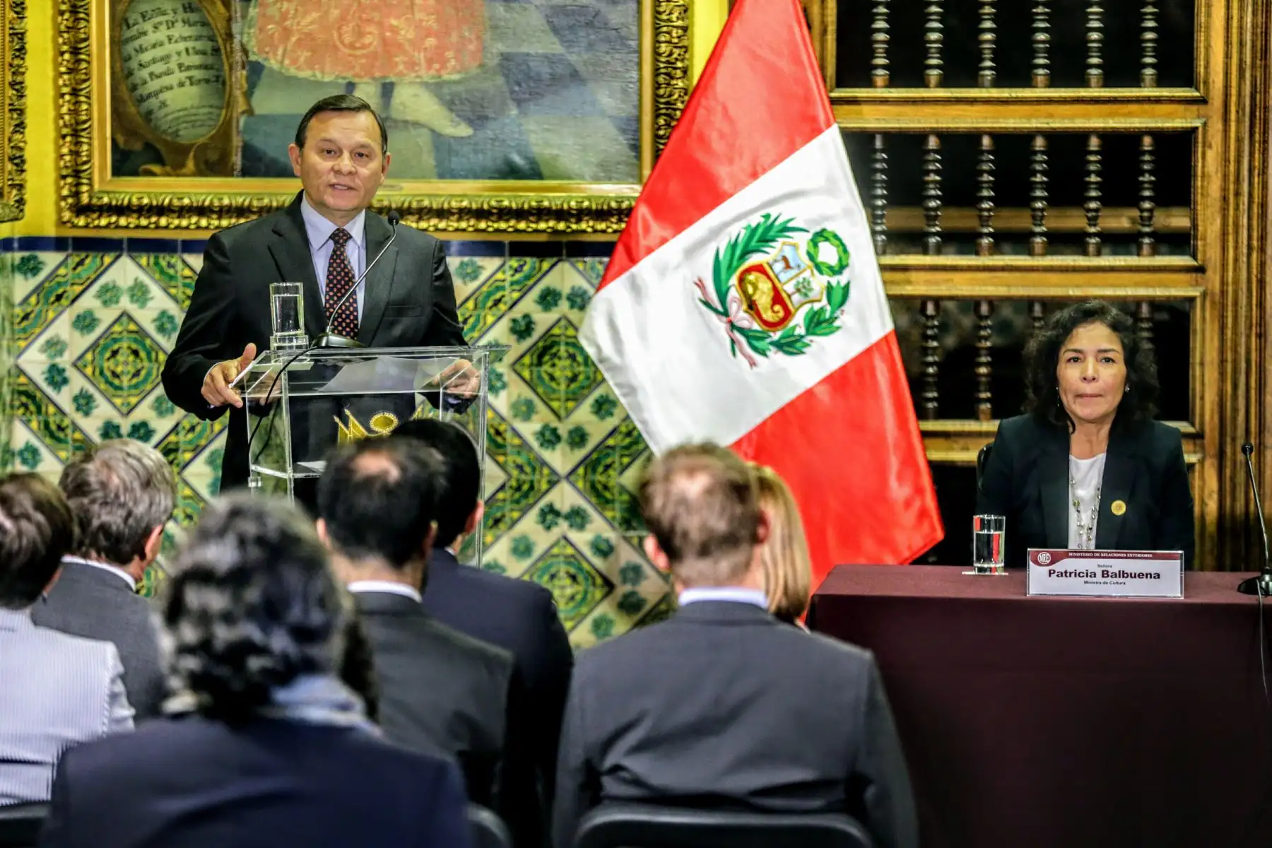 Canciller Néstor Popolizio y Patricia Balbuena, ministra de Cultura, presentan piezas arqueológicas repatriadas de diferentes países. Foto: ANDINA/Luis Iparraguirre