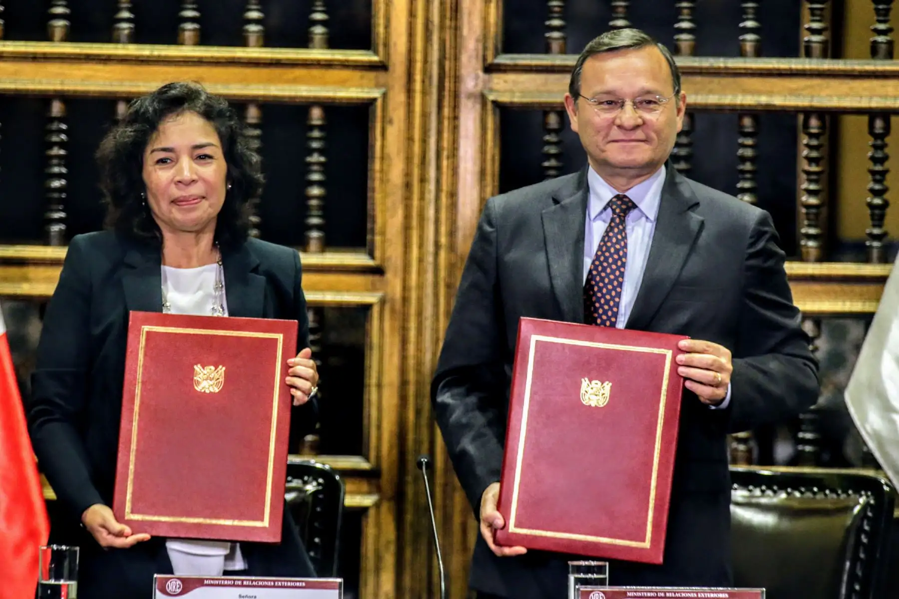 Canciller Néstor Popolizio y Patricia Balbuena, ministra de Cultura, presentan piezas arqueológicas repatriadas de diferentes países. Foto: ANDINA/Luis Iparraguirre