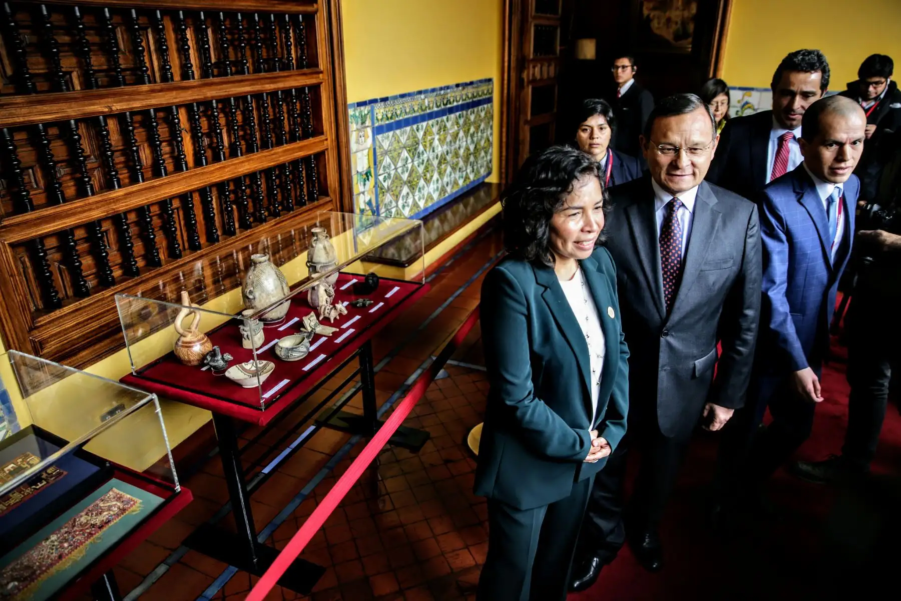 Canciller Néstor Popolizio y Patricia Balbuena, ministra de Cultura, presentan piezas arqueológicas repatriadas de diferentes países. Foto: ANDINA/Luis Iparraguirre
