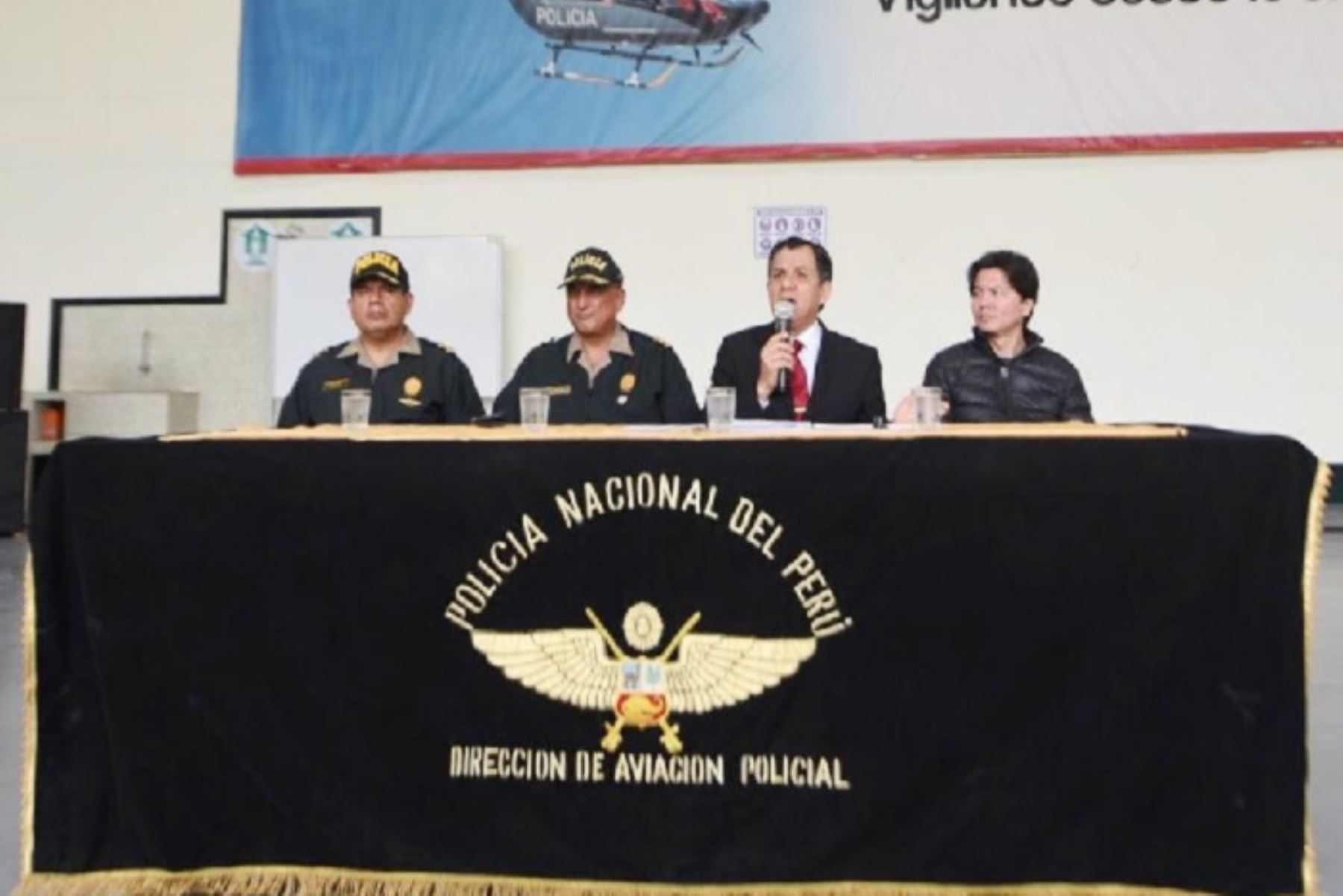 La Policía Nacional del Perú y las Fuerzas Armadas están trabajando intensamente en inteligencia y operatividad, a fin de eliminar lo que queda del terrorismo en el Vraem, que es abastecedora de droga hacia diversos puntos del Perú del extranjero, sostuvo el ministro del Interior, Mauro Medina.