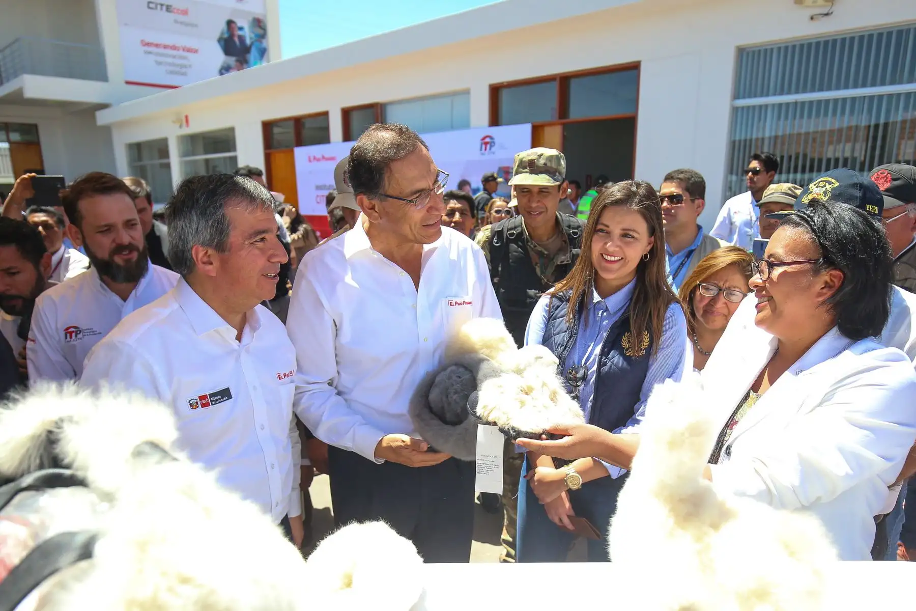 Presidente de la República, Martín Vizcarra, inspeccionò obras del centro de salud de la Joya, en la regiòn de Arequipa.Foto: Presidencia Perù/Juan Carlos Guzman