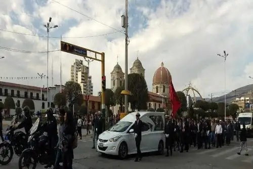 Sepultan restos de congresista Mario Canzio en cementerio general de Huancayo