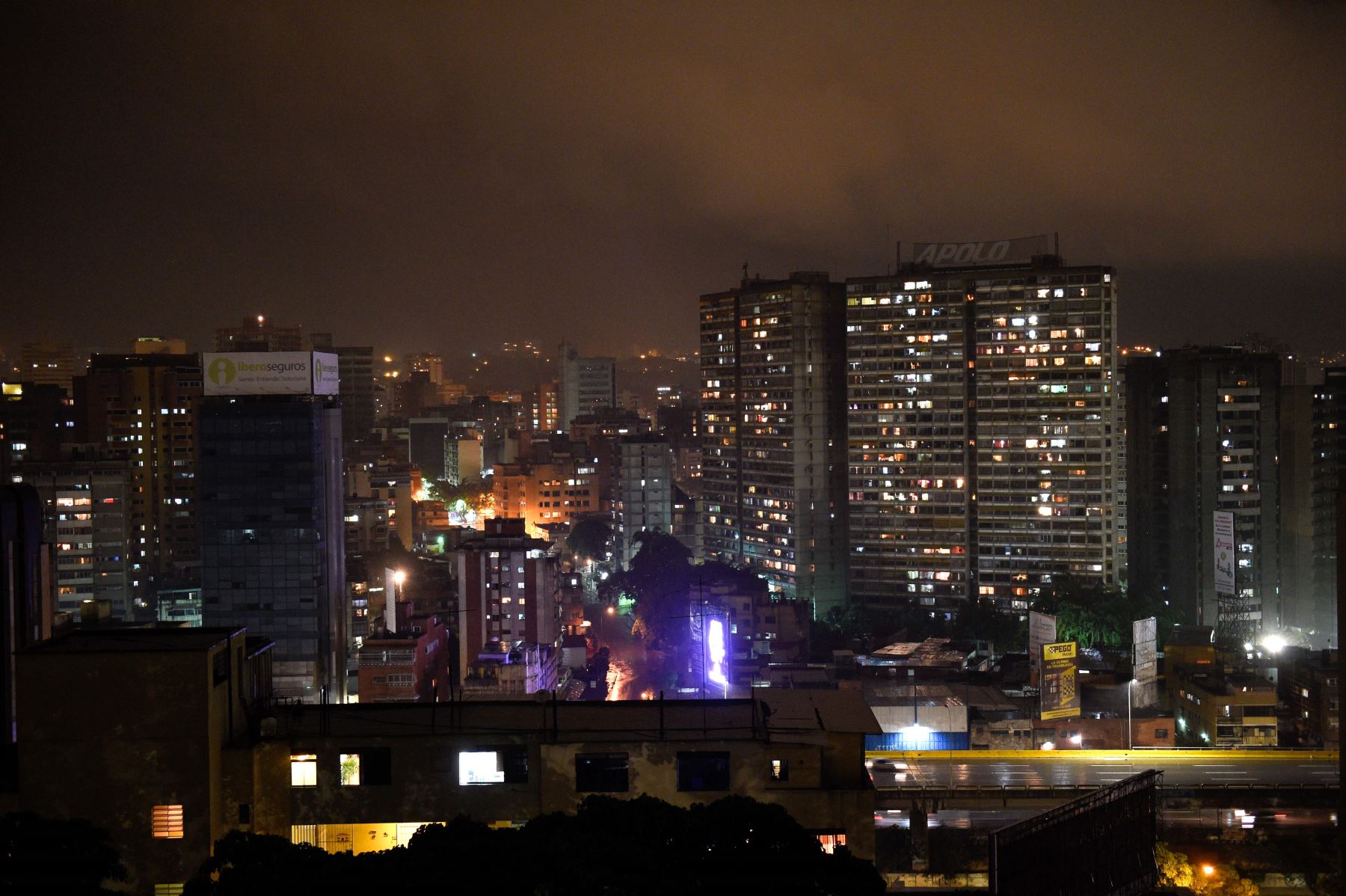 Debido al éxodo, más y más edificios permanecen vacíos en Venezuela. Foto: AFP.