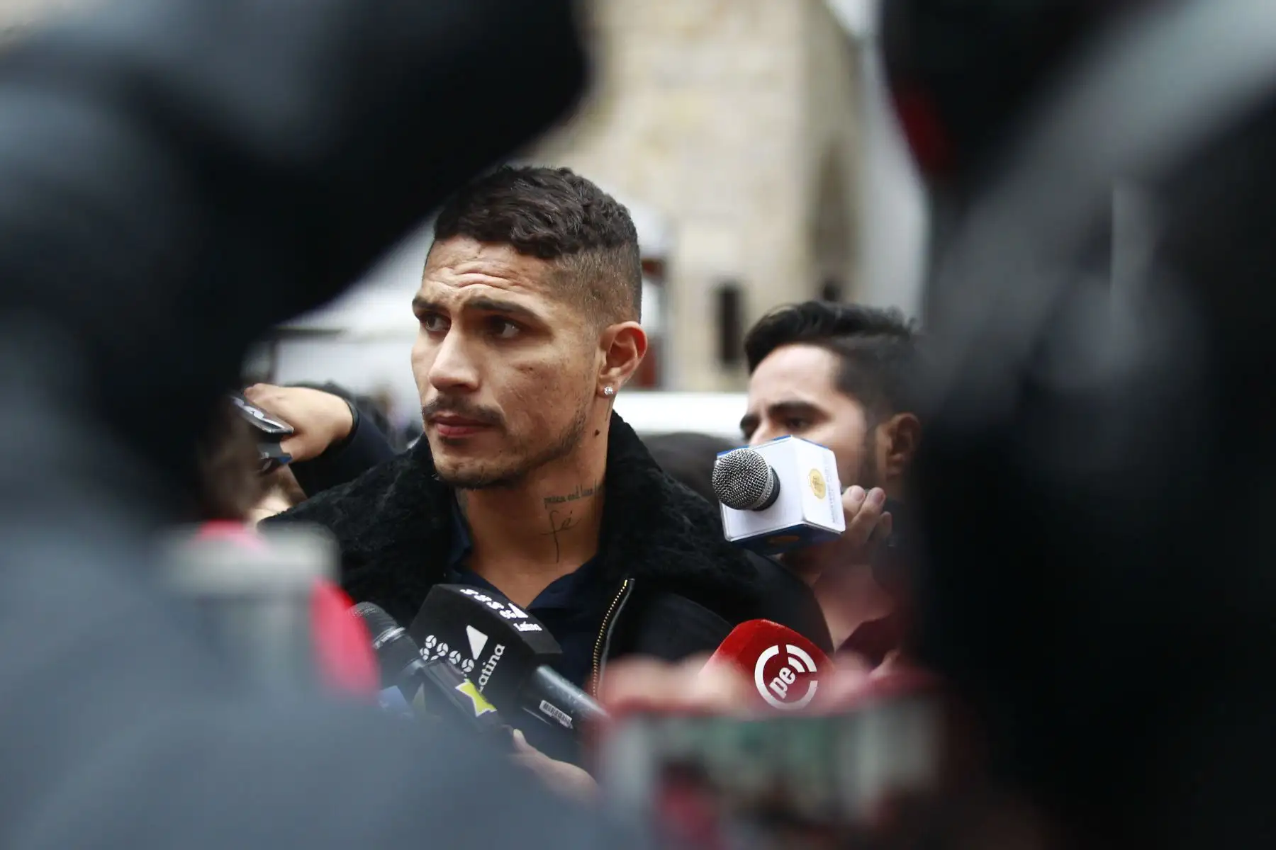 Salida de Paolo Guerrero del Swissotel luego de la inspección judicial por el caso de dopaje. Foto: ANDINA/Eddy Ramos