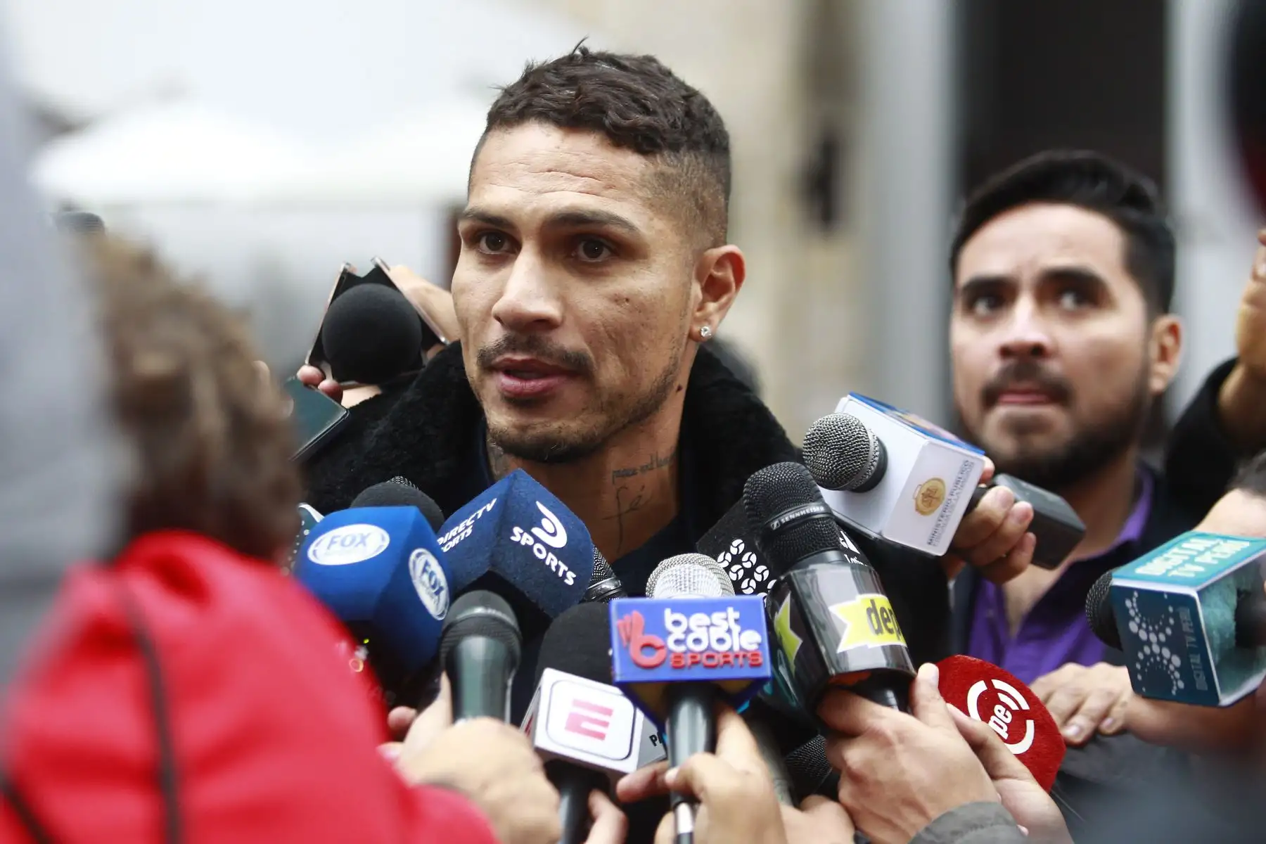 Salida de Paolo Guerrero del Swissotel luego de la inspección judicial por el caso de dopaje. Foto: ANDINA/Eddy Ramos