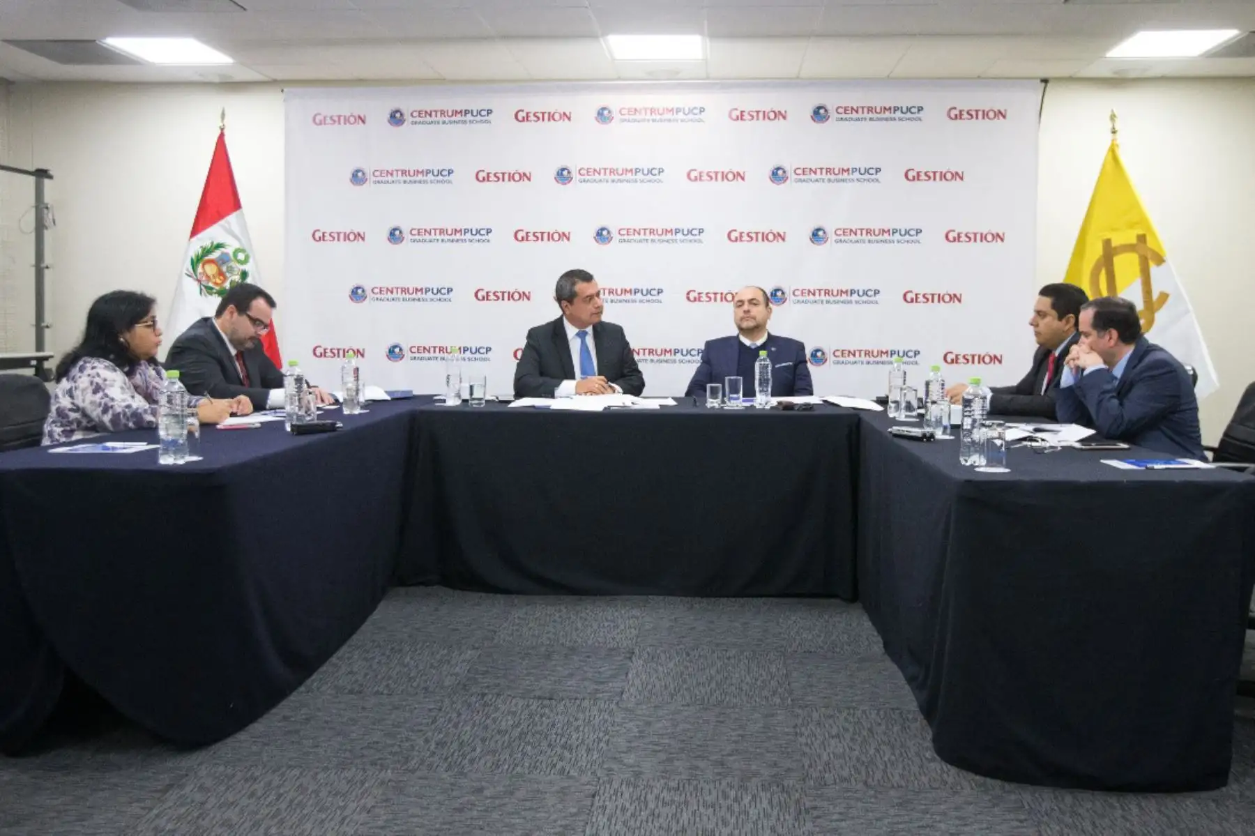 El viceministro de Políticas y Evaluación Social, Walter Curioso. participó en la “Mesa de Diálogo sobre el Progreso Social del Perú”, organizada por la Escuela de Negocios Centrum Católica.