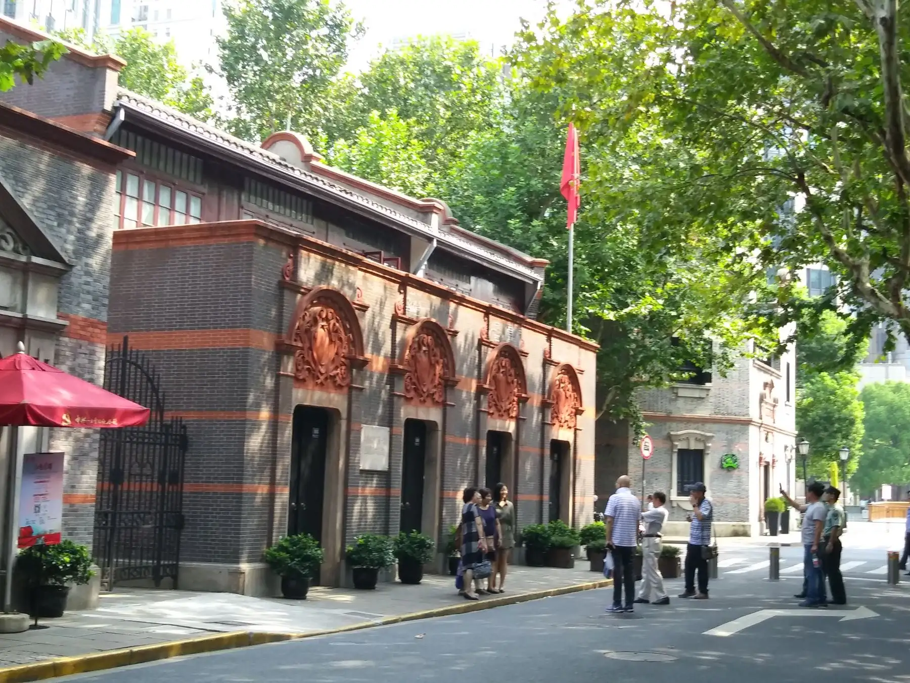 En esta megalópolis de más de 24.18 millones de habitantes, la reforma y apertura financiera es el motor que está conduciendo el rápido desarrollo de la economía local y naciona. Foto: ANDINA/Sonia Millones