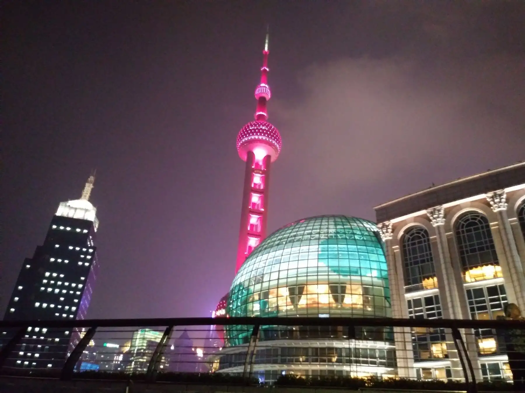 Shanghai se ha posicionado como el escaparate de la acelerada modernidad y libre comercio del gigante asiático. Foto: ANDINA/Sonia Millones