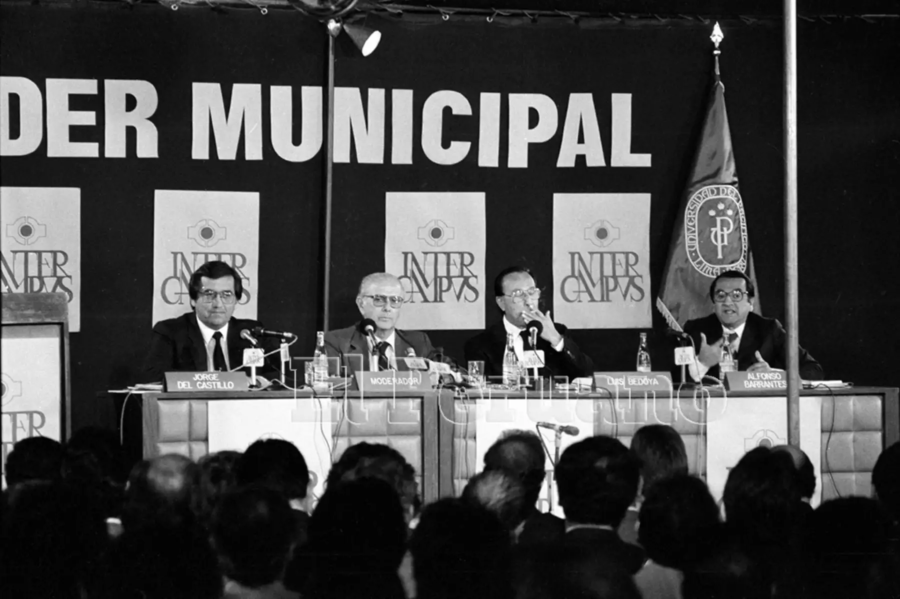 Debate electoral entre los candidatos a la alcaldía de Lima: Jorge del Castillo, del Partido Aprista Peruano; Alfonso Barrantes, de Izquierda Unida; y Luis Bedoya Reyes, del Partido Popular Cristiano (1986). Foto: Archivo Histórico de EL PERUANO / Leoncio Mariscal