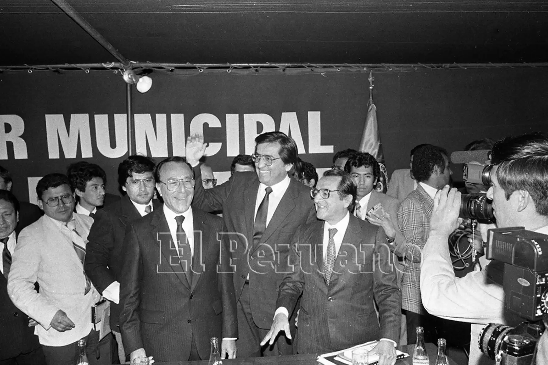 Debate electoral entre los candidatos a la alcaldía de Lima: Jorge del Castillo, del Partido Aprista Peruano; Alfonso Barrantes, de Izquierda Unida; y Luis Bedoya Reyes, del Partido Popular Cristiano (1986). Foto: Archivo Histórico de EL PERUANO / Rivera