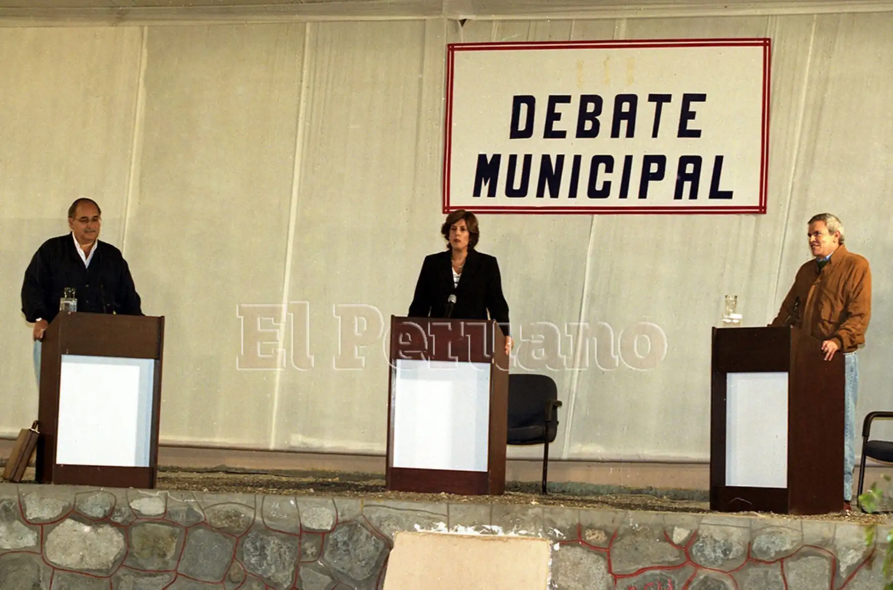 Debate electoral entre Alberto Andrade Carmona y Luis Castañeda Lossio en Manchay (2002). Foto: Diario Oficial EL PERUANO / Jack Ramón