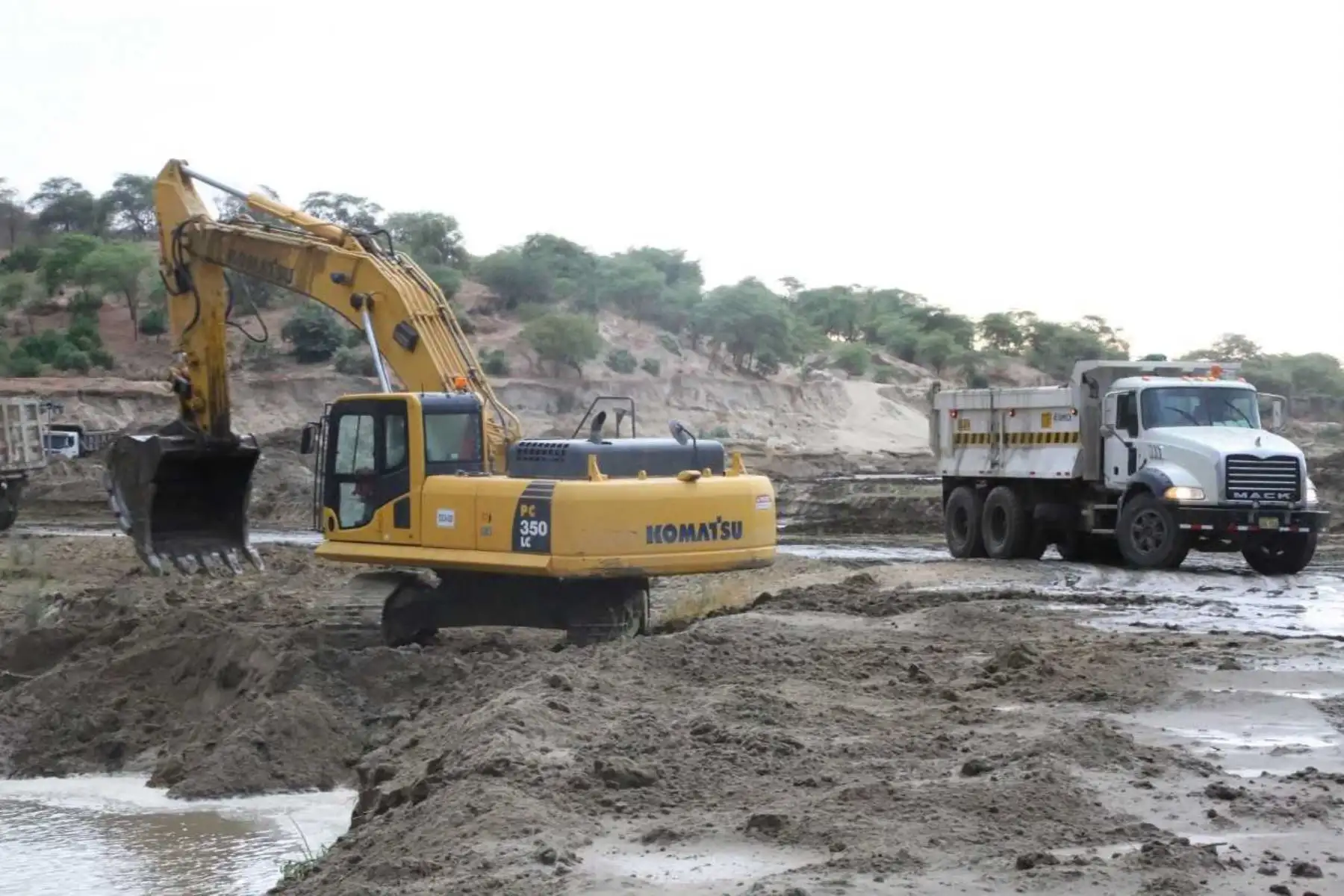 El Ministerio de Agricultura y Riego (Minagri), mediante el Programa Subsectorial de Irrigaciones, realizó el acto de licitación pública para la ejecución de un primer paquete de obras, en el marco del proceso de Reconstrucción con Cambios, a favor de las regiones Piura, Tumbes y Lima.