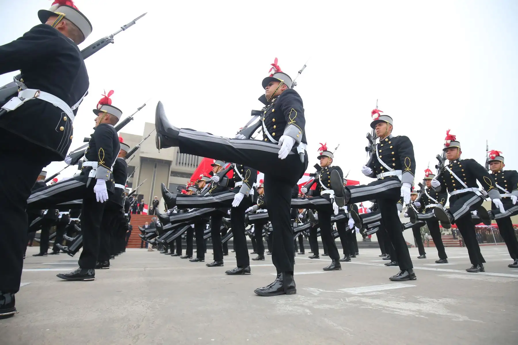 El presidente de la República, Martín Vizcarra, encabeza esta mañana la ceremonia por el Día de las Fuerzas Armadas.Foto: ANDINA/Prensa Presidencia/Juan Carlos Guzman