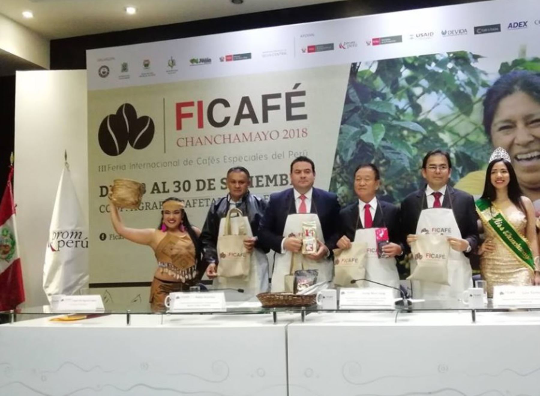 Alrededor de 10,000 visitantes, entre nacionales y extranjeros, proyecta recibir la tercera edición de la Feria Internacional de Cafés Especiales (Ficafé) 2018, que se realizará del 28 al 30 de setiembre en la ciudad de Chanchamayo, región Junín.