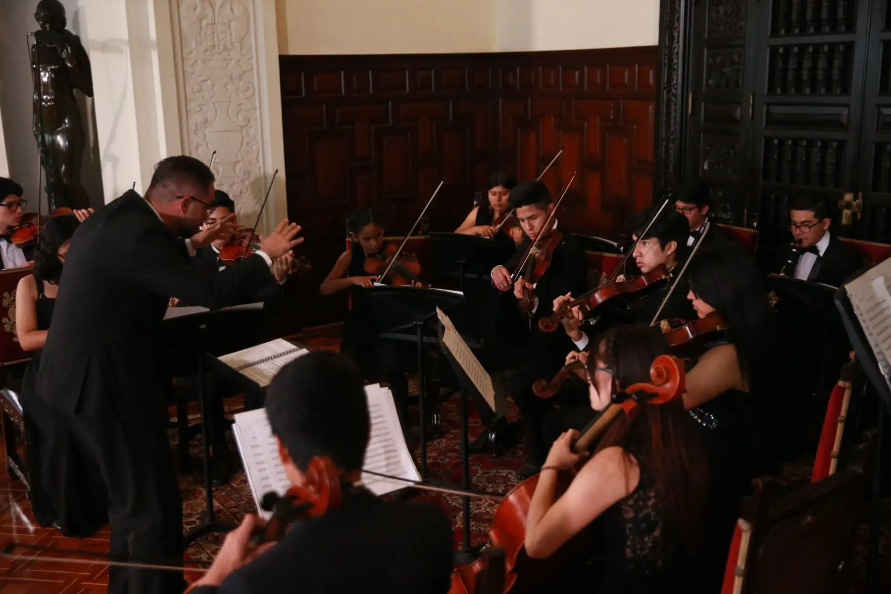 La primera dama Maribel Díaz participó esta mañana en la ceremonia de entrega de donación de instrumentos musicales a Sinfonía por el Perú por parte de la Embajada de China. Foto: ANDINA/Vidal Tarqui/ Prensa Presidencia