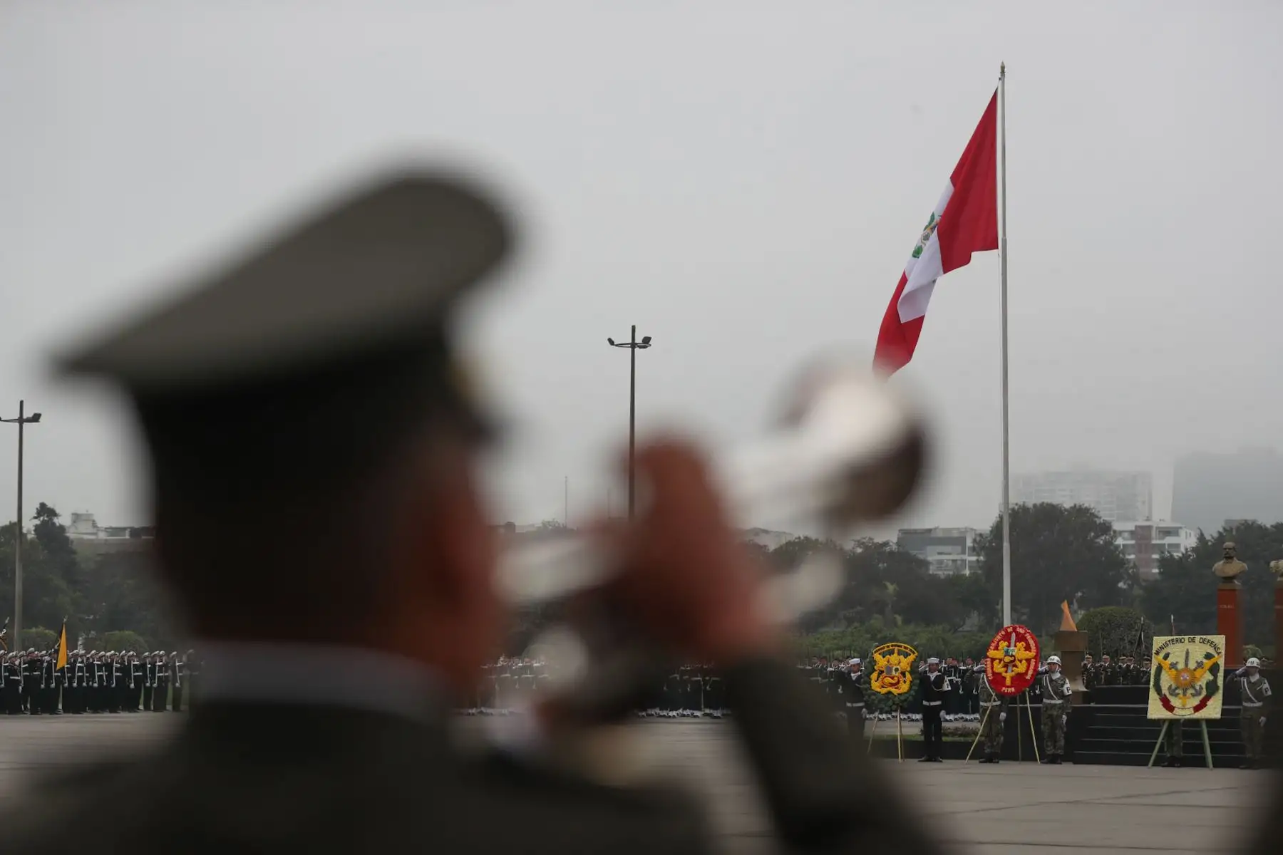 Con desfile de honor del personal militar del Ejercito, Marina de Guerra y Fuerza Aérea, finalizó la ceremonia central por el Día de las Fuerzas Armadas en el Cuartel General del Ejército.Foto: ANDINA/Mindef