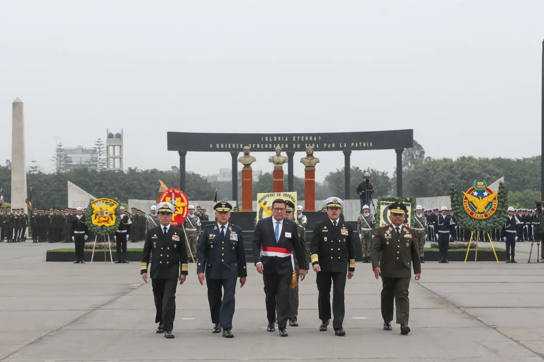 Con desfile de honor del personal militar del Ejercito, Marina de Guerra y Fuerza Aérea, finalizó la ceremonia central por el Día de las Fuerzas Armadas en el Cuartel General del Ejército.Foto: ANDINA/Mindef