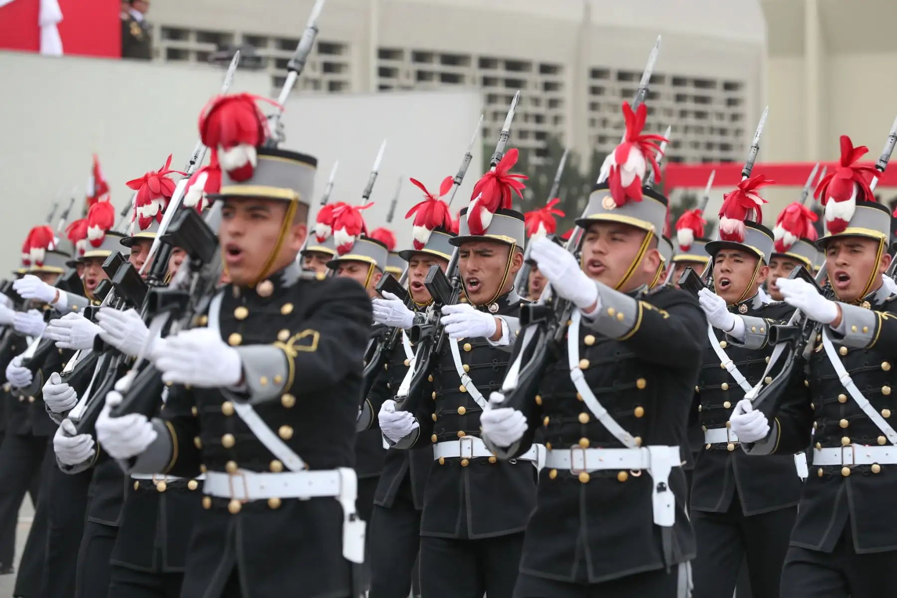 Con desfile de honor del personal militar del Ejercito, Marina de Guerra y Fuerza Aérea, finalizó la ceremonia central por el Día de las Fuerzas Armadas en el Cuartel General del Ejército.Foto: ANDINA/Mindef