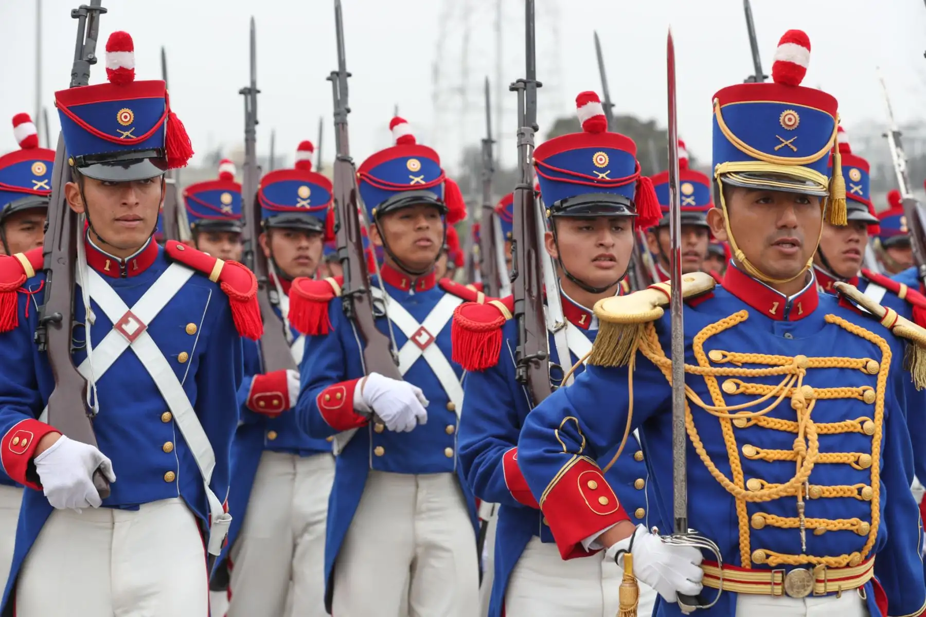 Con desfile de honor del personal militar del Ejercito, Marina de Guerra y Fuerza Aérea, finalizó la ceremonia central por el Día de las Fuerzas Armadas en el Cuartel General del Ejército.Foto: ANDINA/Mindef