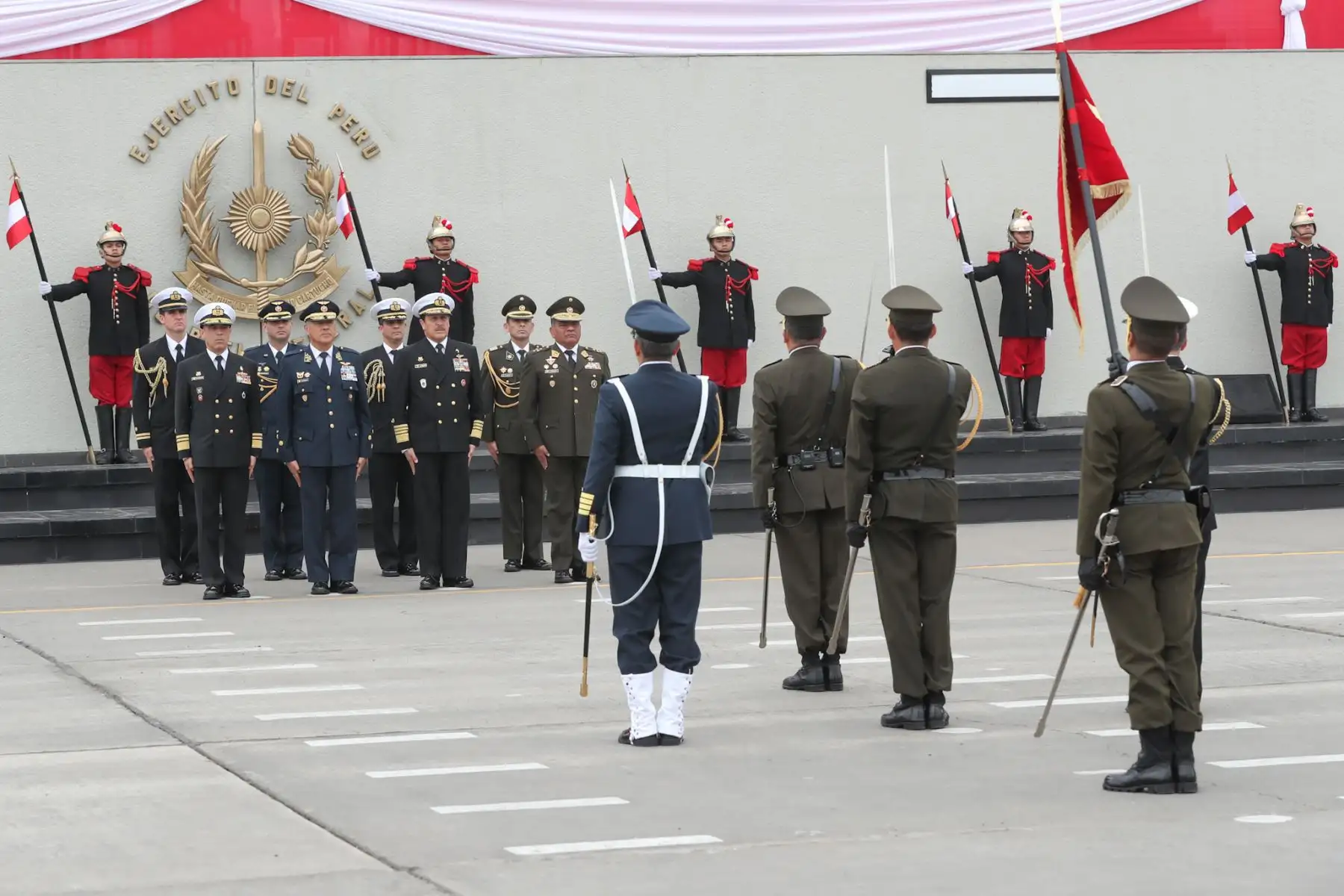 Con desfile de honor del personal militar del Ejercito, Marina de Guerra y Fuerza Aérea, finalizó la ceremonia central por el Día de las Fuerzas Armadas en el Cuartel General del Ejército.Foto: ANDINA/Mindef