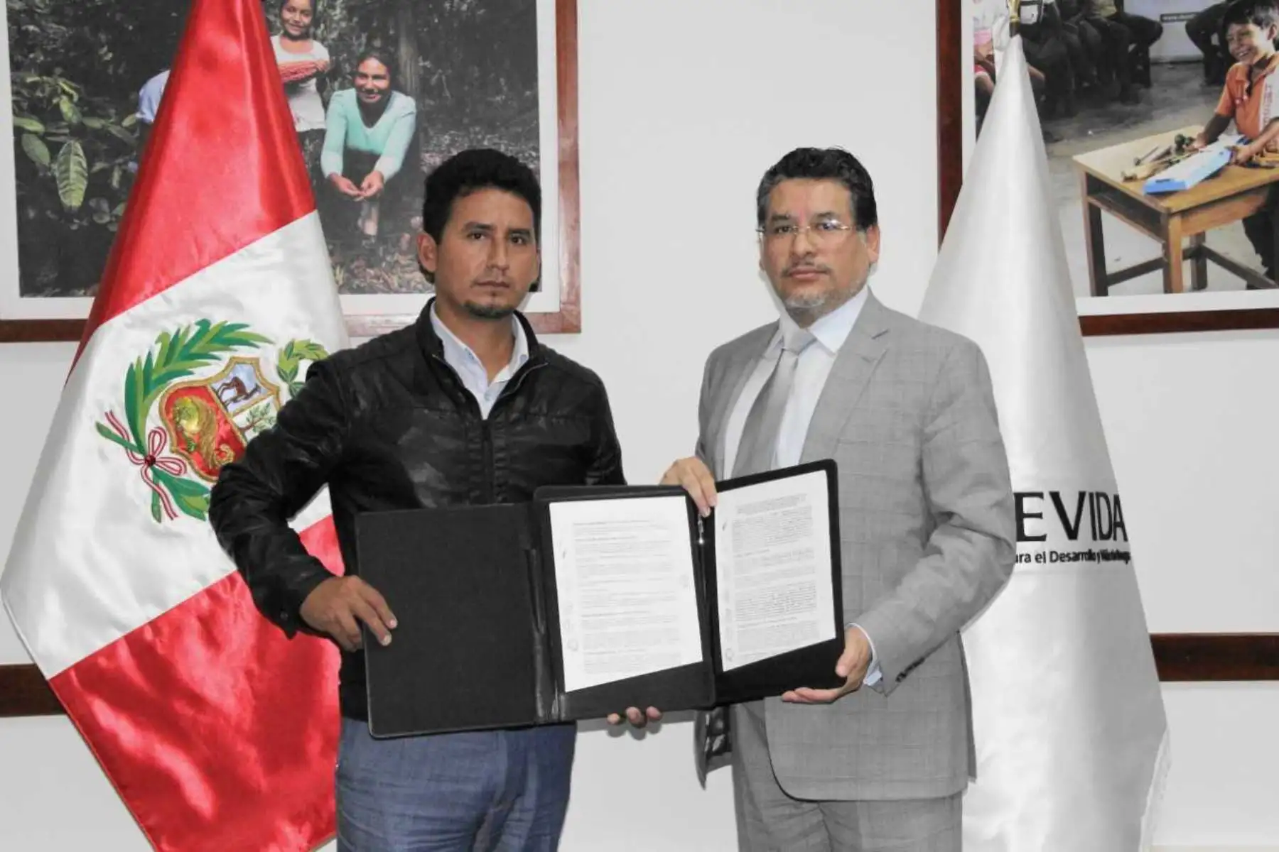 Un convenio de cooperación interinstitucional firmó el presidente ejecutivo de la Comisión Nacional para el Desarrollo y Vida sin Drogas (Devida), Rubén Vargas, con el alcalde del distrito de Vizcatán del Ene, Yhonni Arce, para ejecutar trabajos de mantenimiento en caminos vecinales, con un financiamiento de un millón 432,033 soles.