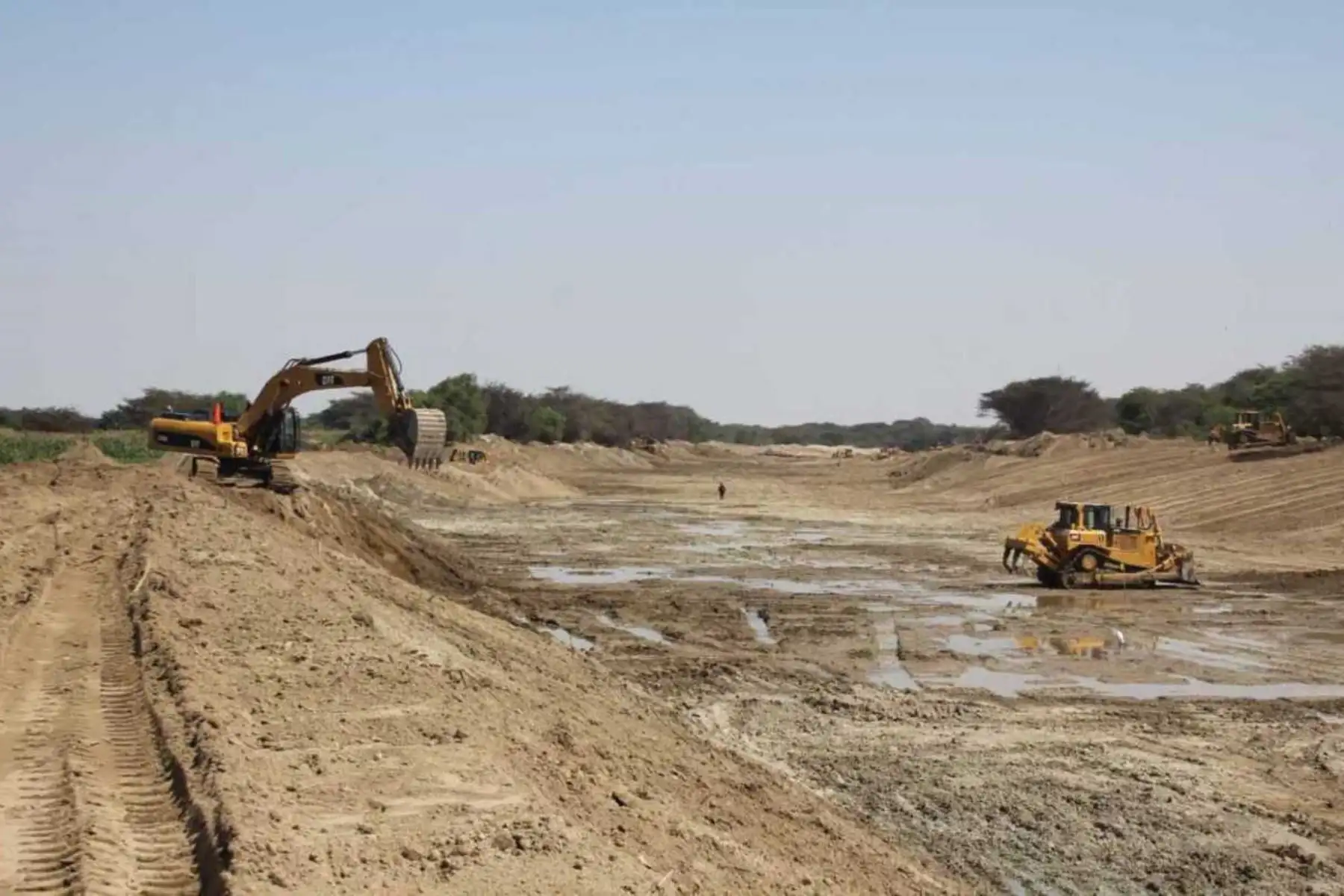 El Ministerio de Agricultura y Riego, a través del Programa SubSectorial de Irrigaciones, adjudicó once proyectos de reconstrucción de infraestructura hidráulica en las regiones de Piura, Lambayeque, La Libertad, Tumbes y Lima, por un monto presupuestal de 32 millones 292,449 soles.