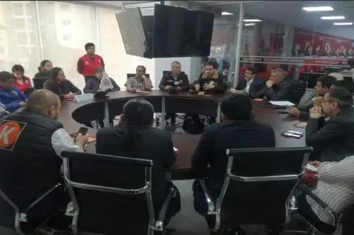 Partidos acuerdan exhibir silla vacía ante eventual ausencia de candidato