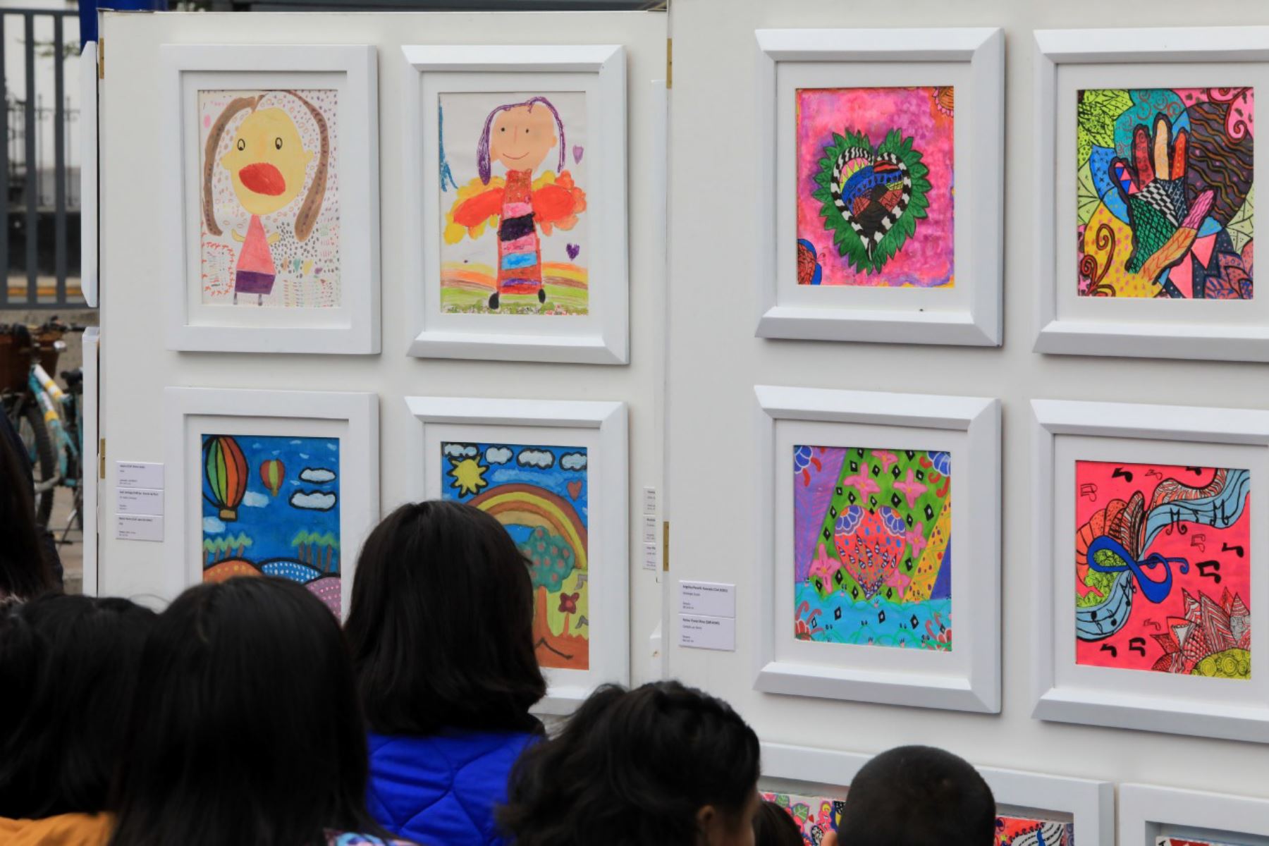 Exhibición de pinturas de niños del Inabif. Foto: Andina/Difusión